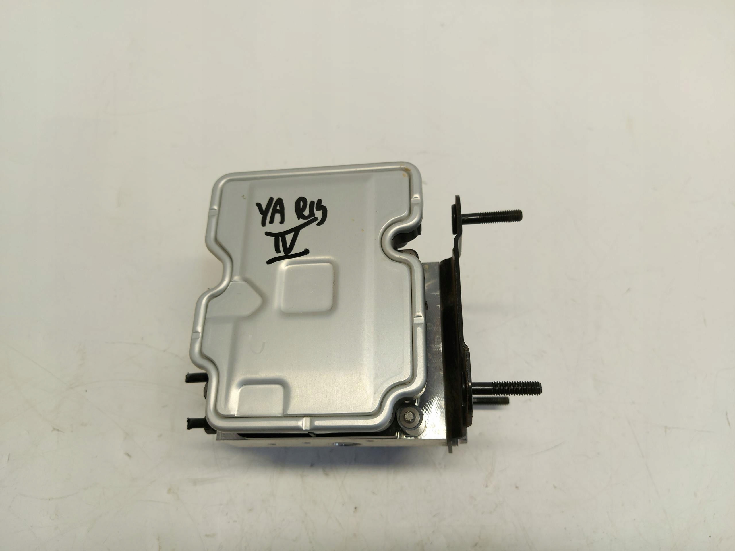 Toyota Yaris IV 4 2021 pump control unit module abs abs-u 44540-k0151