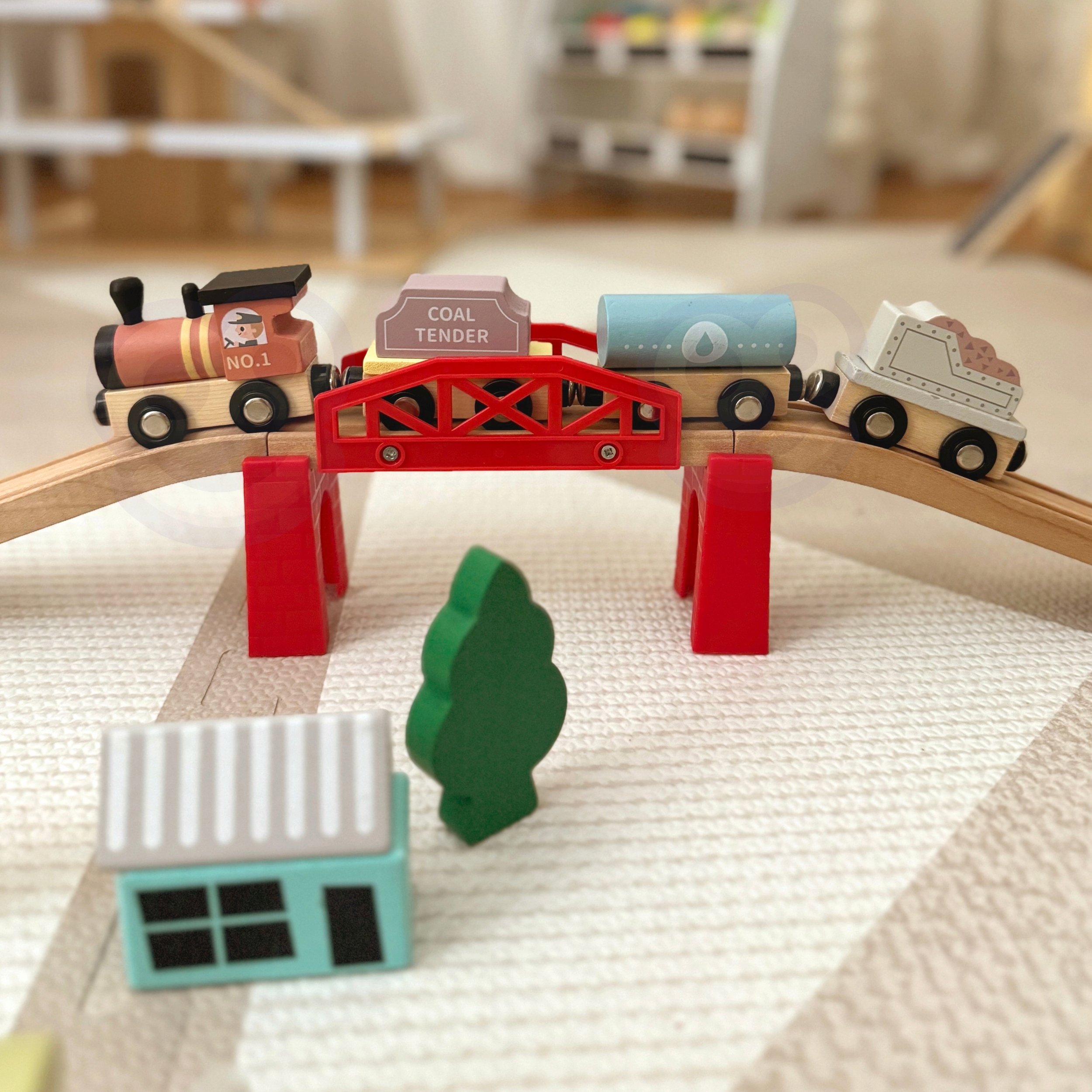 POCIĄG DREWNIANY WAGONIKI POJAZDY NA MAGNES CIUCHCIA KOLEJKA TOOKY TOY Materiał drewno