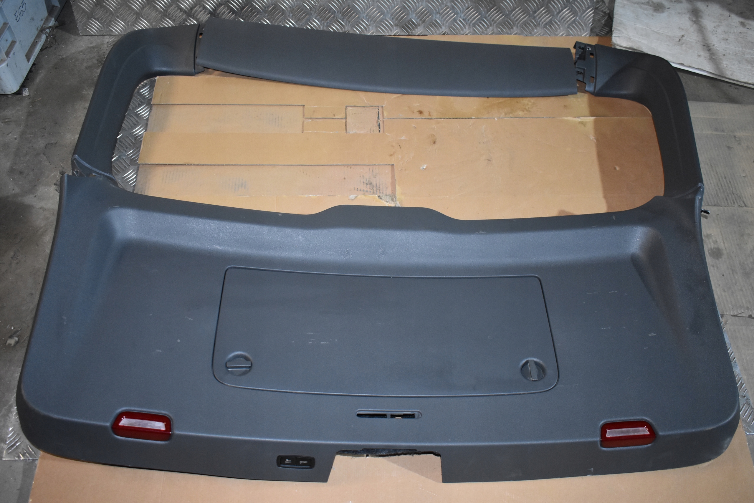 IDEALNA Blende Abdeckung hinten heckklappe KPL graue PORSCHE CAYENNE 9Y 1 9