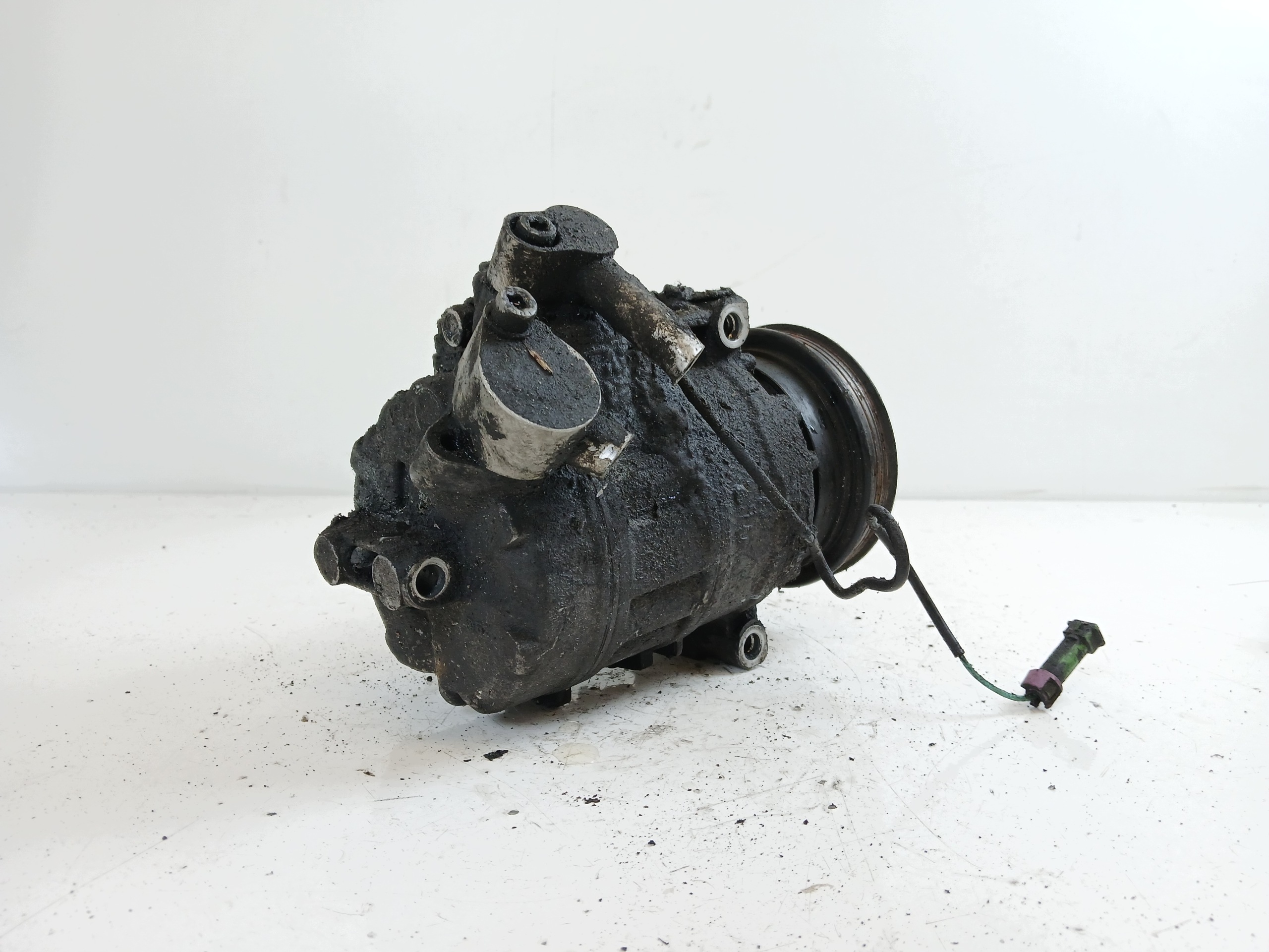 AUDI A4 B5 compressor; compressor of the air conditioning 8D0260808