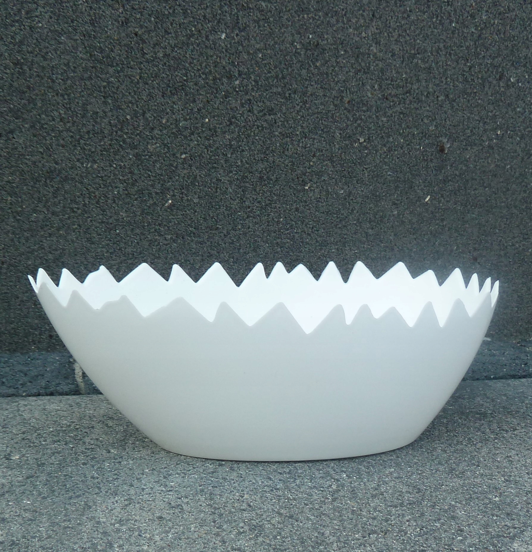 

Skorupka osłonka doniczka wielkanocna owalna biały