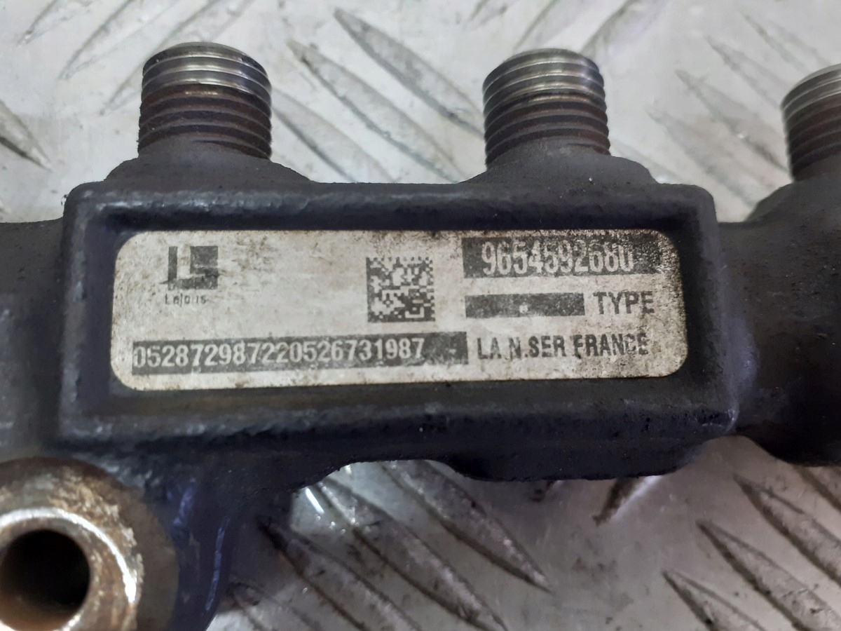 топливная рейка mazda 2 DY 1.4