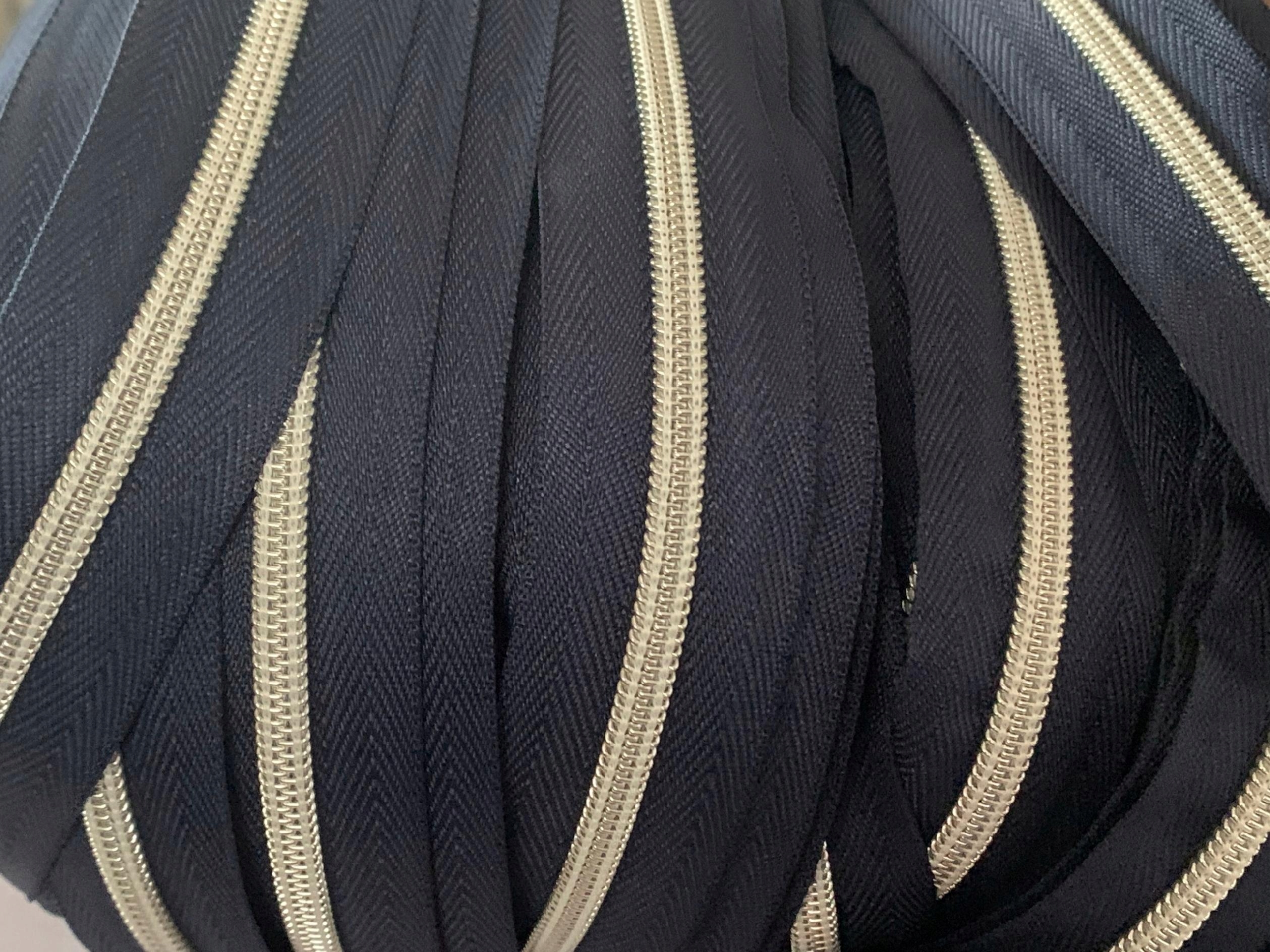 Páska granátově stříbrná 5 MM 200 M Výrobce