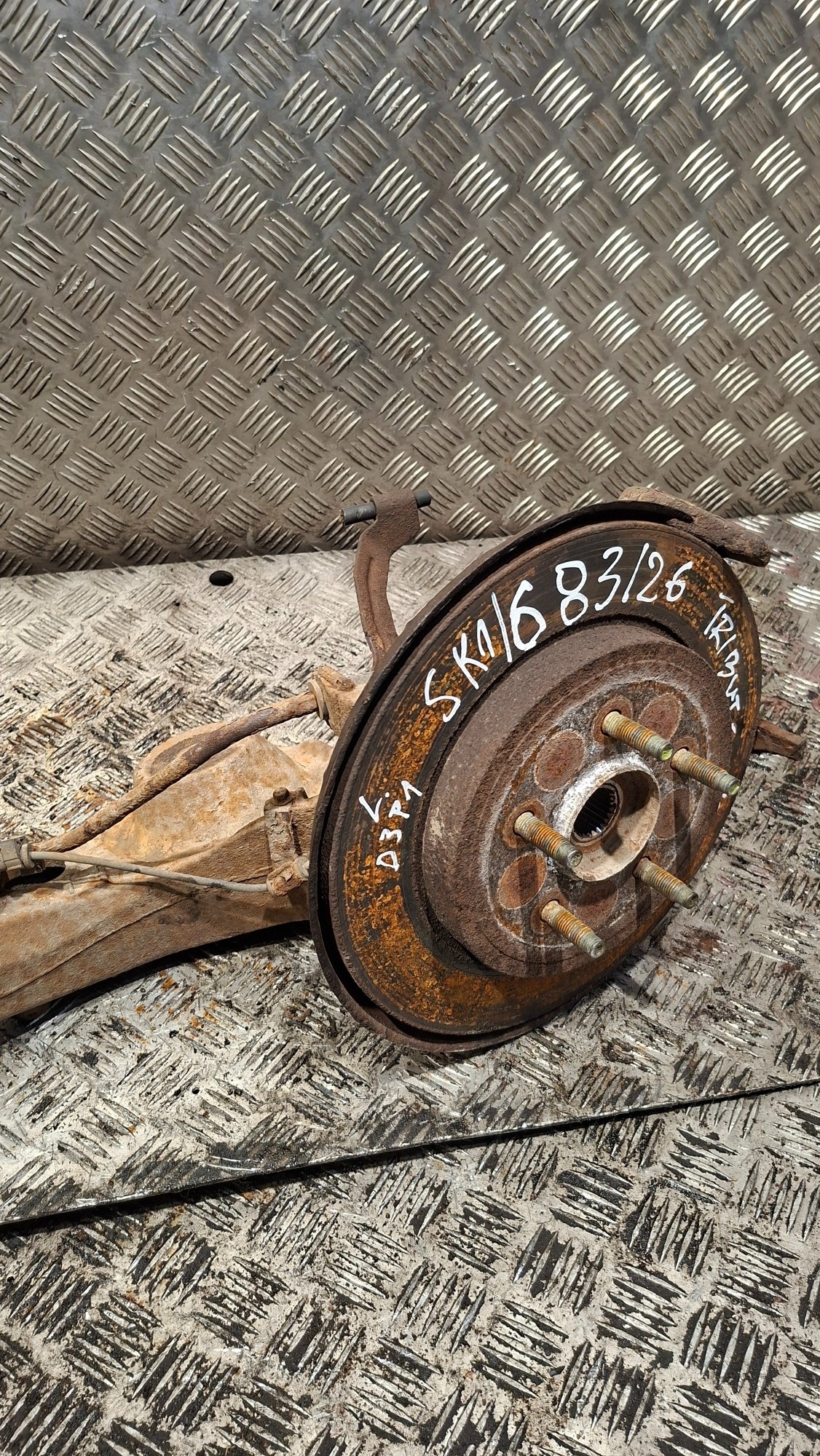 arm swing left rear part MAZDA TRIBUTE 2.3