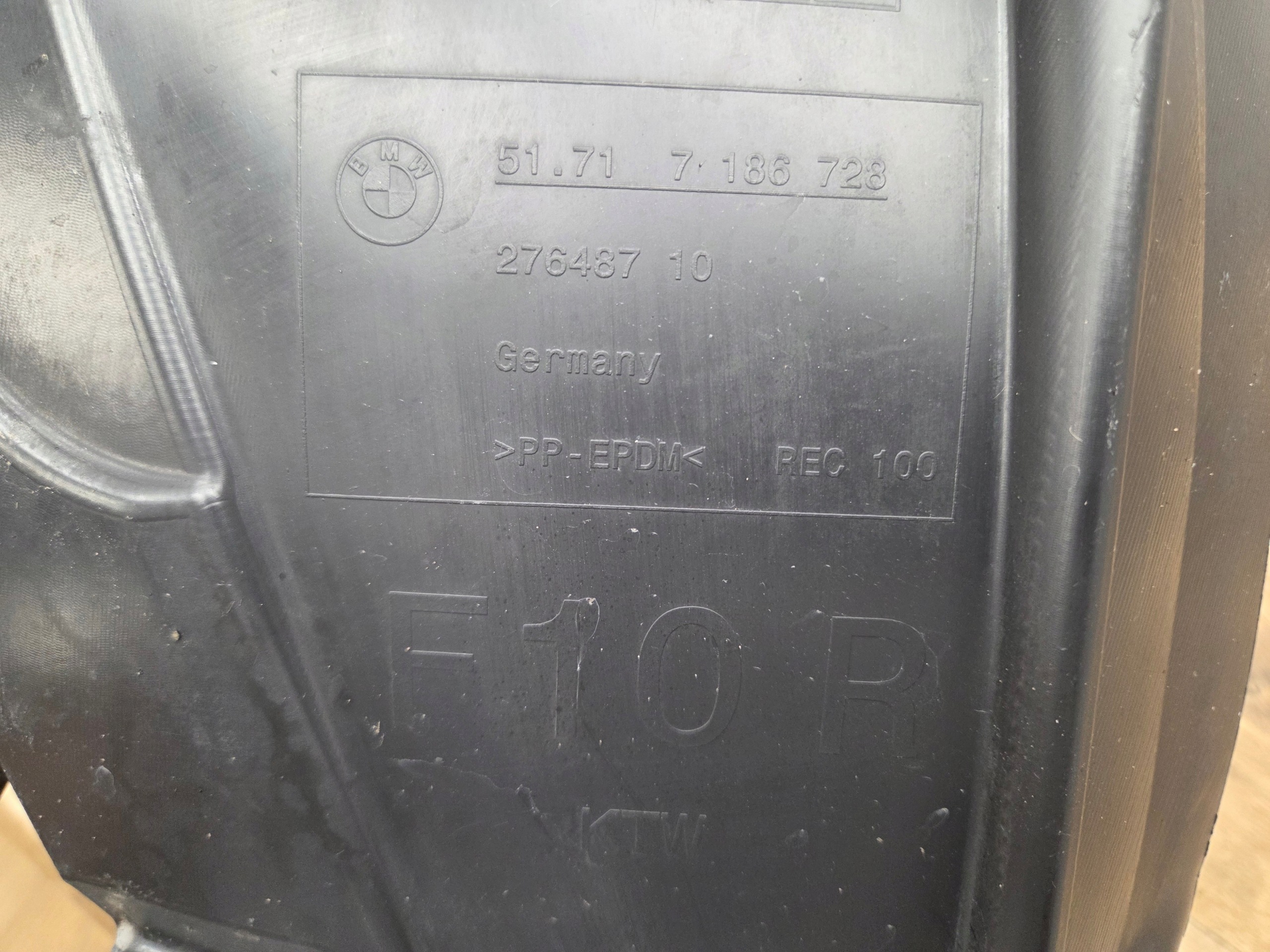 BMW 5 F10 F11 front mudguard right front part front 7186728