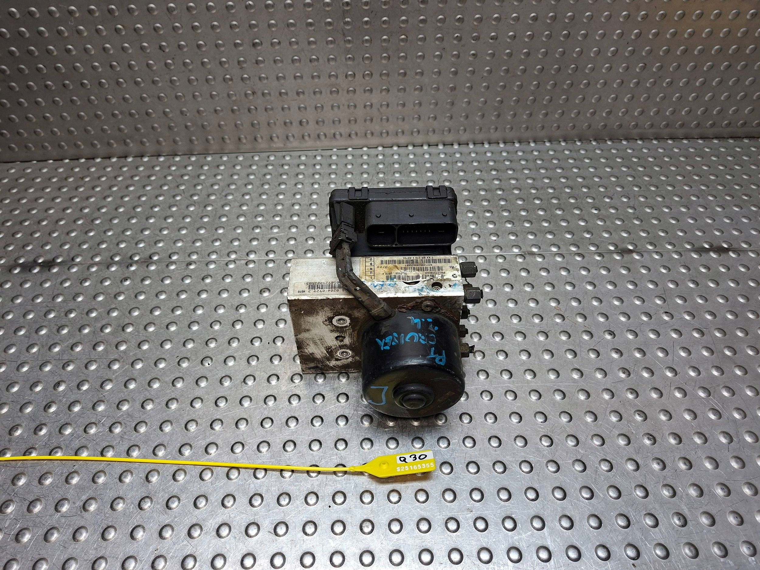 pump control unit ABS CHRYSLER PT CRUISER 00- 2.4i 05273195AA P05273192AA