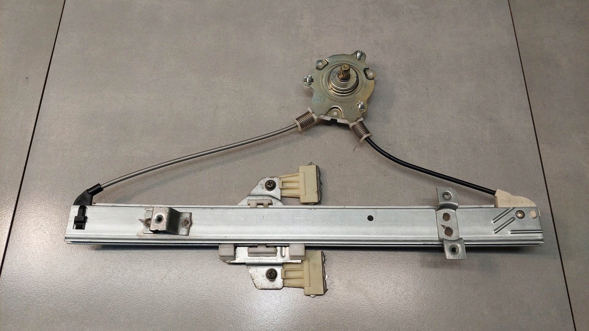 window regulator right rear part WAGON R+1.0