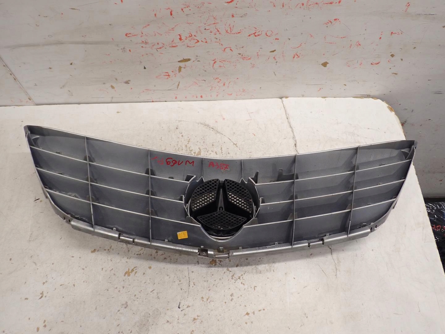 Grill MERCEDES B-KLASA W245 2004-2008 A1698800783