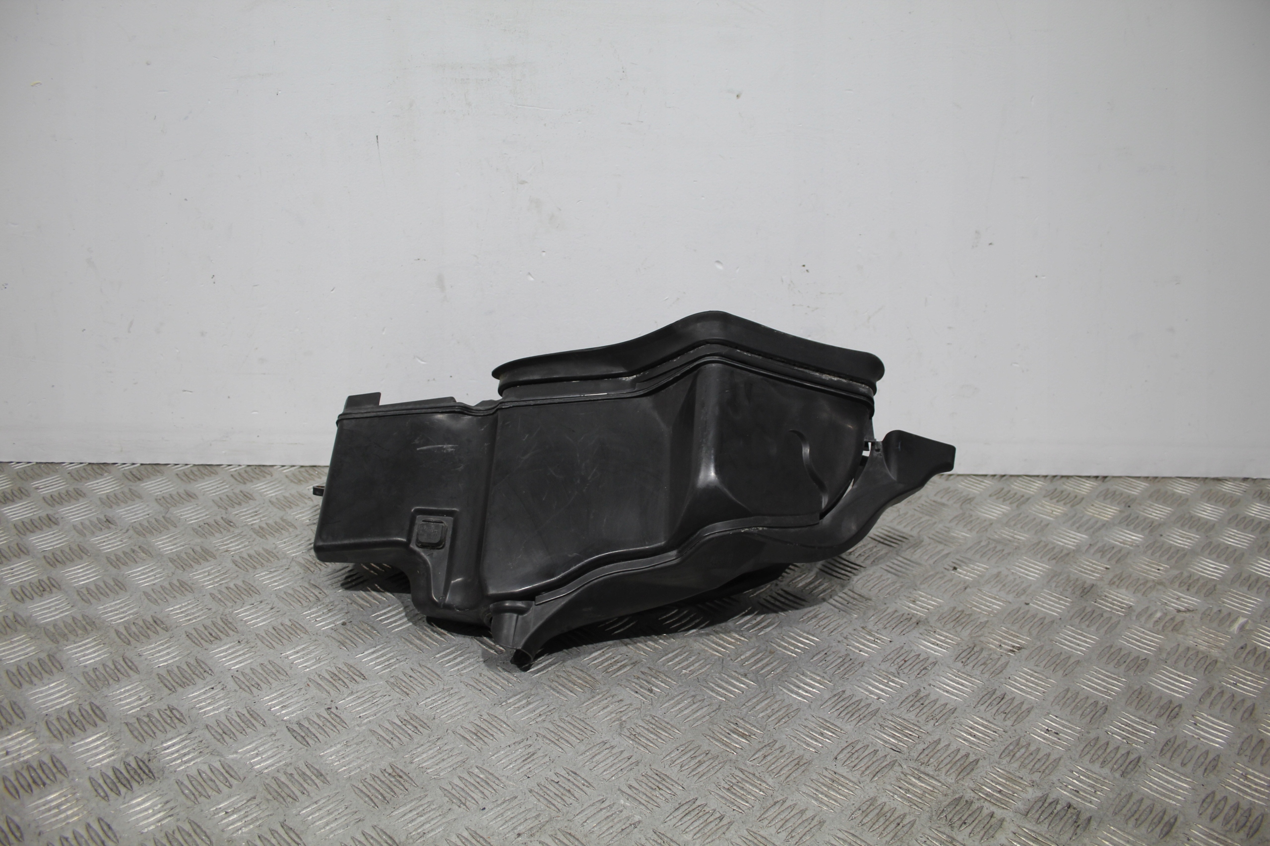ZUFUHR LUFT S-KLASA W221 A2218300044