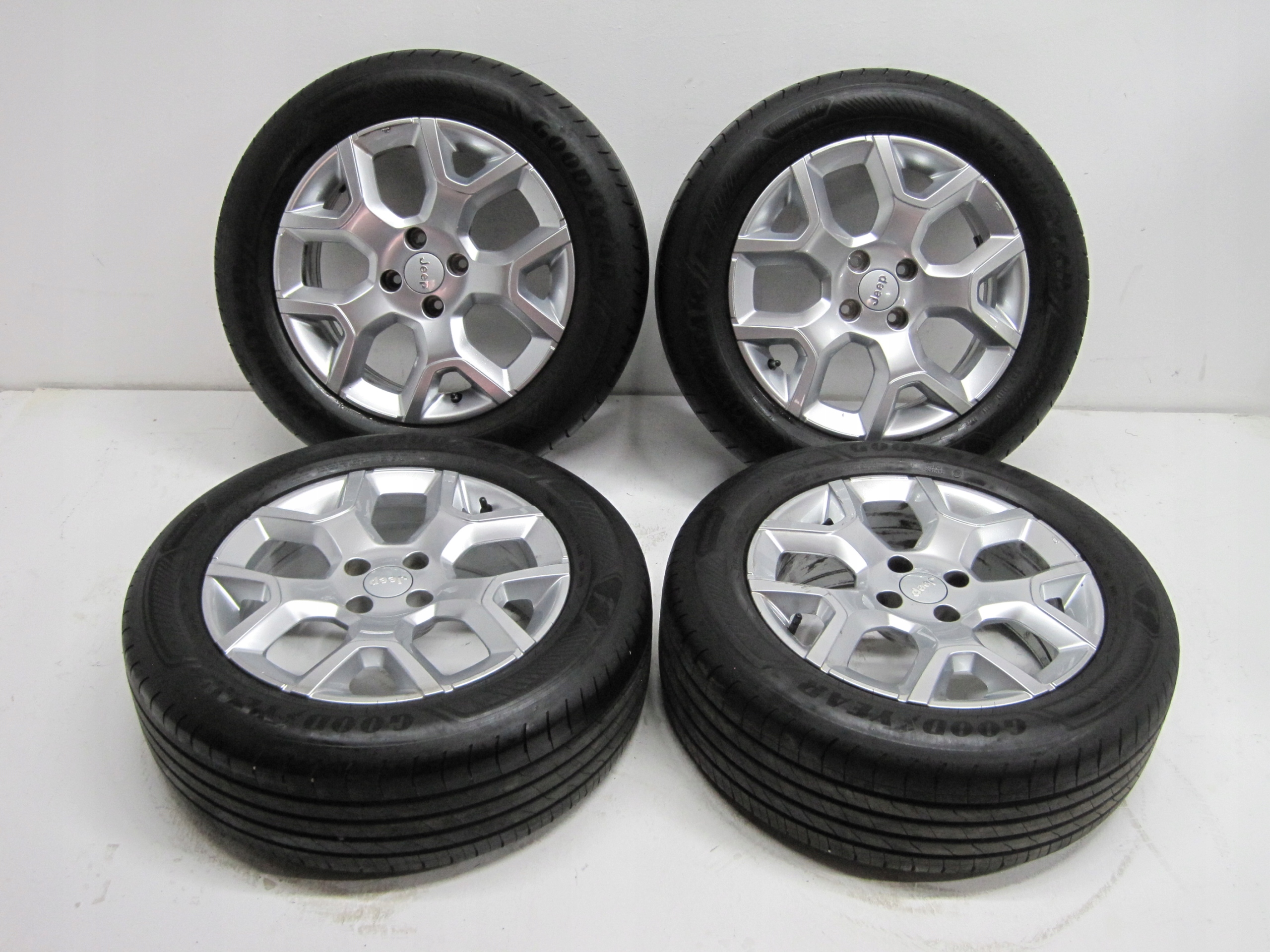 wheels discs tyres JEEP AVENGER R17