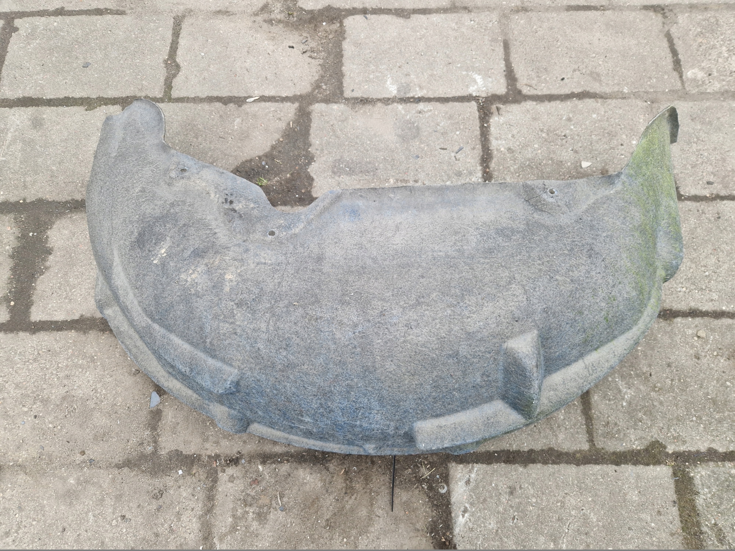 AUDI Q7 4L mudguard left rear part rear. 4L00810171
