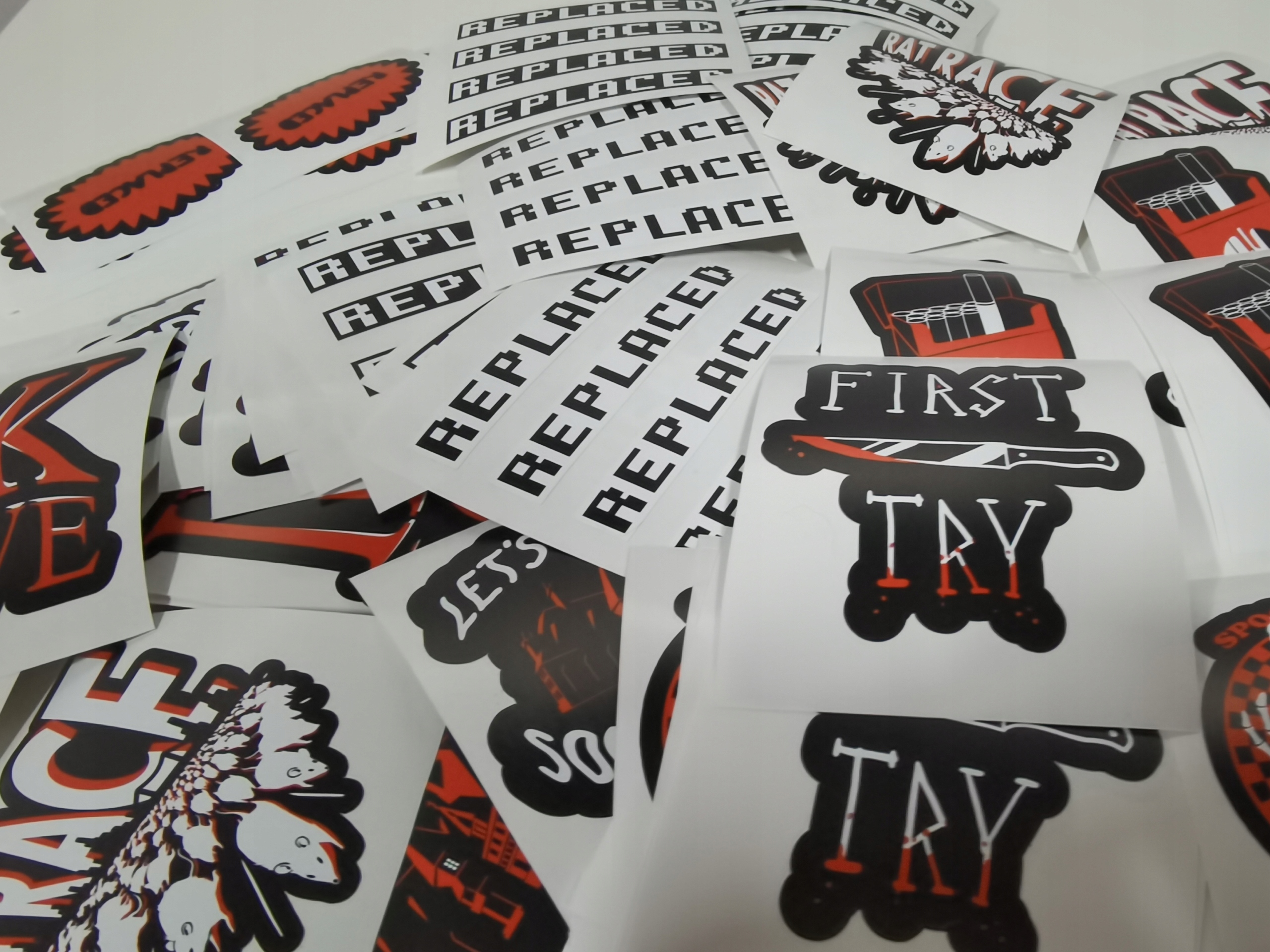 Naklejki z logo grafika reklamowe etykiety firmowe 5x5 160 sztuk Rodzaj w arkuszach