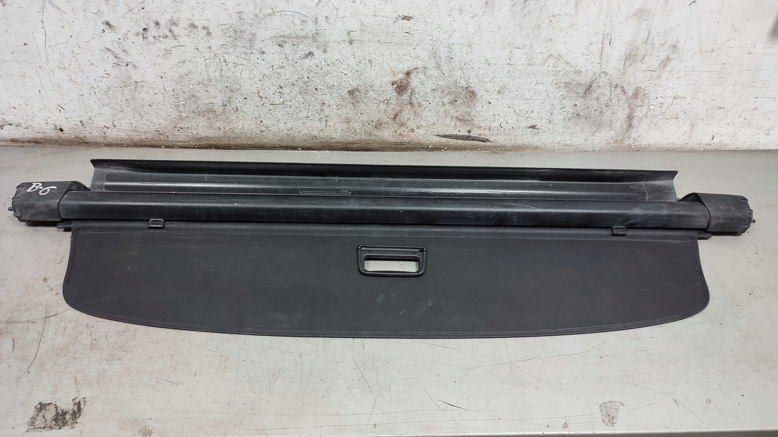 Рольставни багажника VW Passat B6 3C9867871