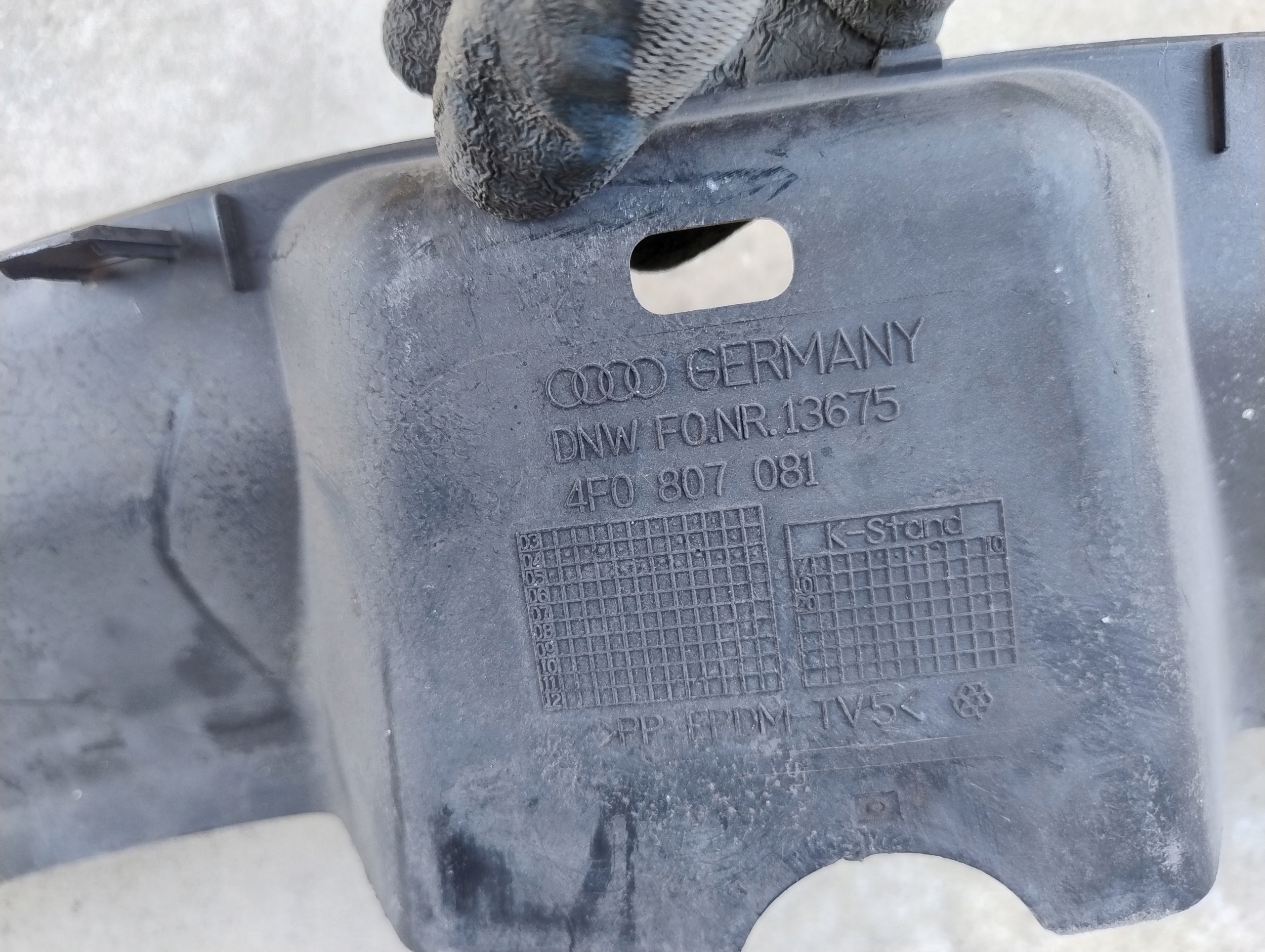 kryt krytka stěny předního AUDI A6 C6 4F0807081