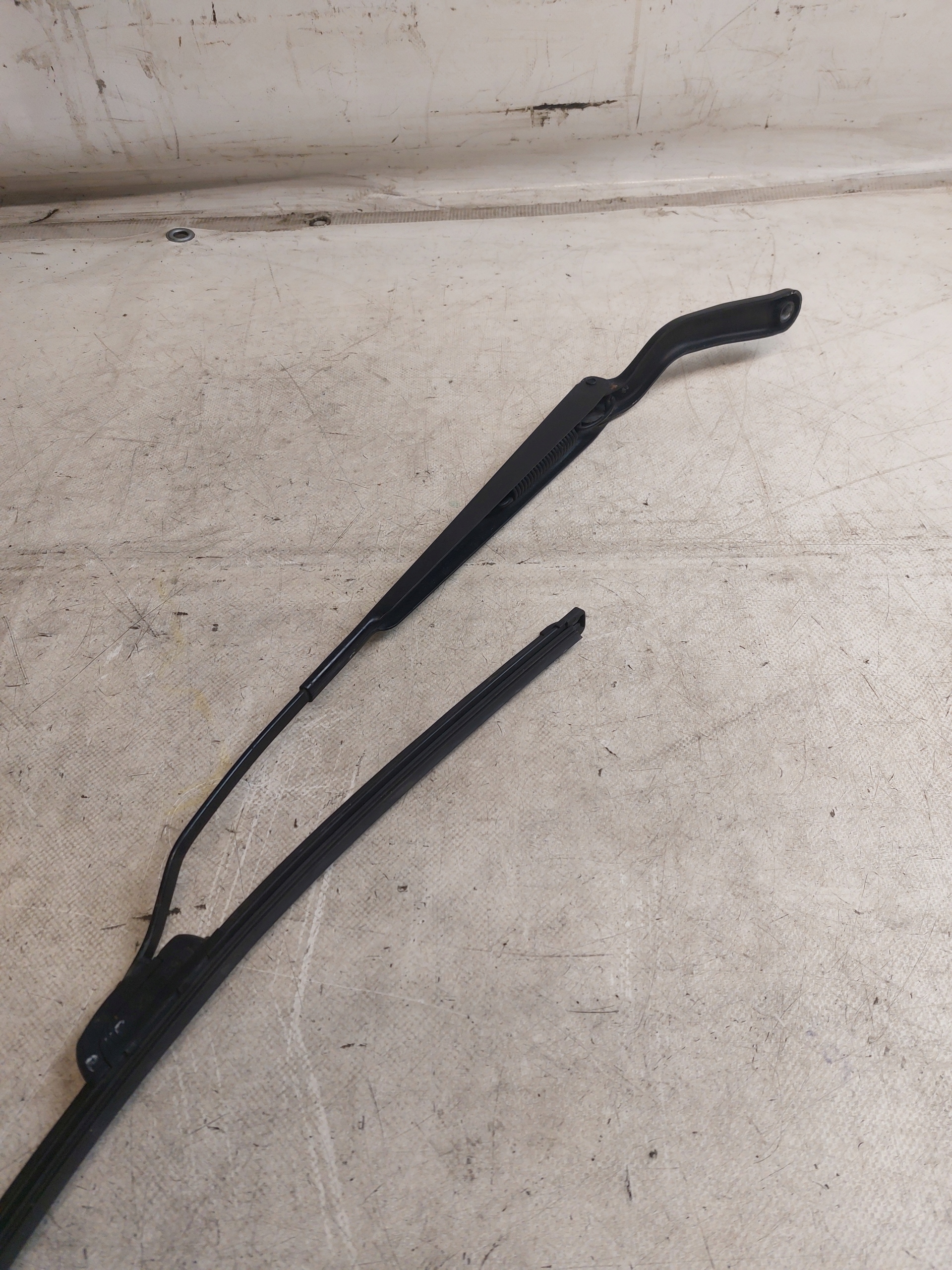 wiper arm left FORD FIESTA MK6