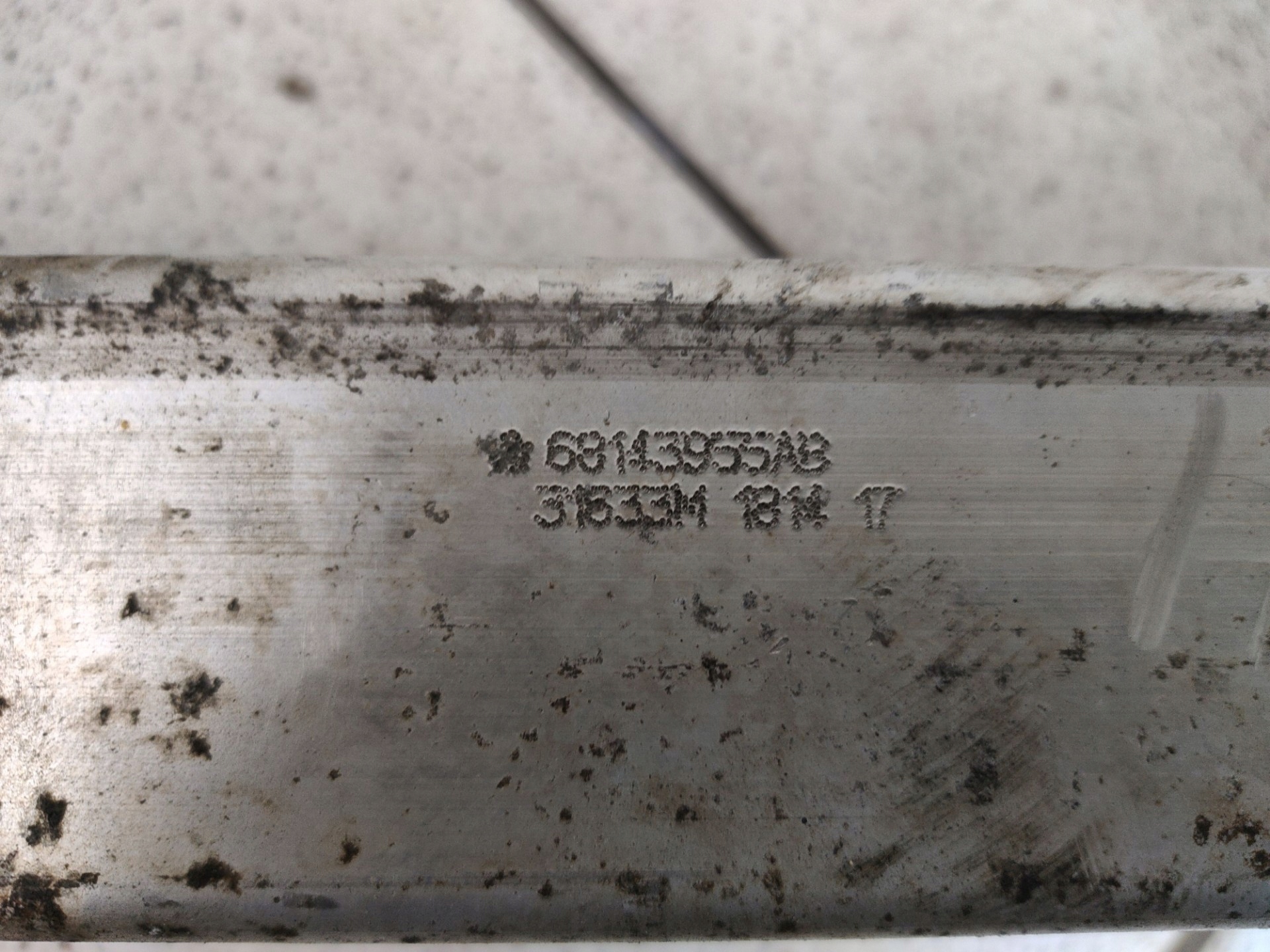 špička předního nárazníku Jeep Cherokee 5 2014 68143955AB