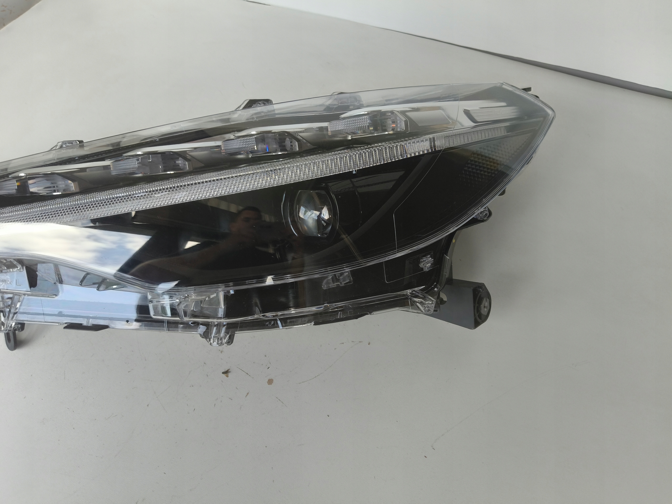 light left REFLEKTOR TOYOTA COROLLA CROSS FULL LED