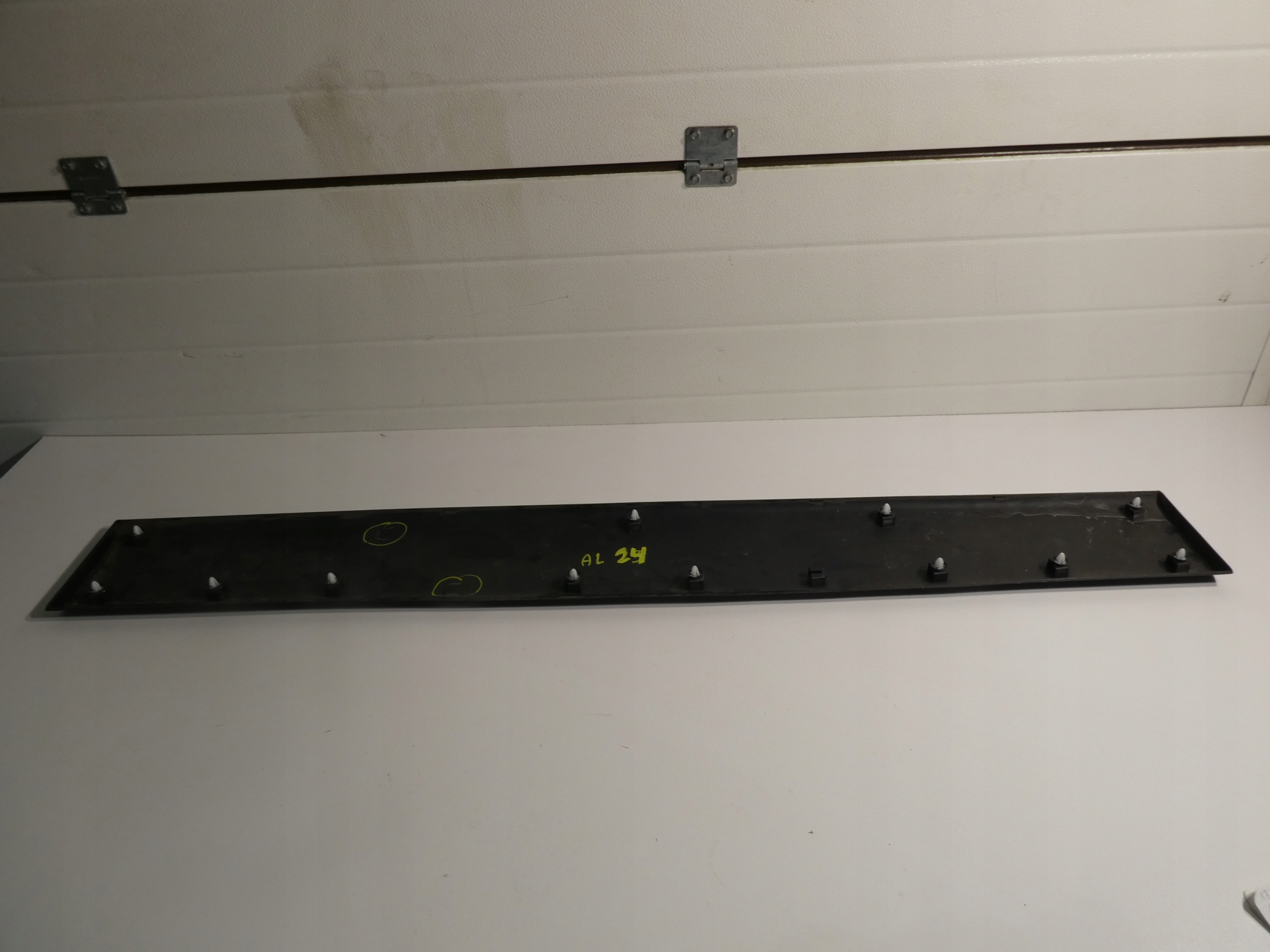 moulding side left MASTER III MOVANO B 828210160R