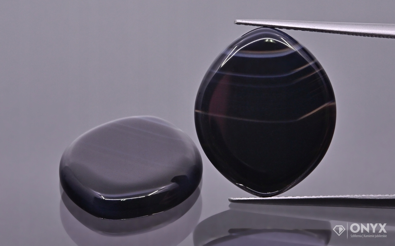 Onyx pruhovaný kabošon Pár markýza 19x16 mm