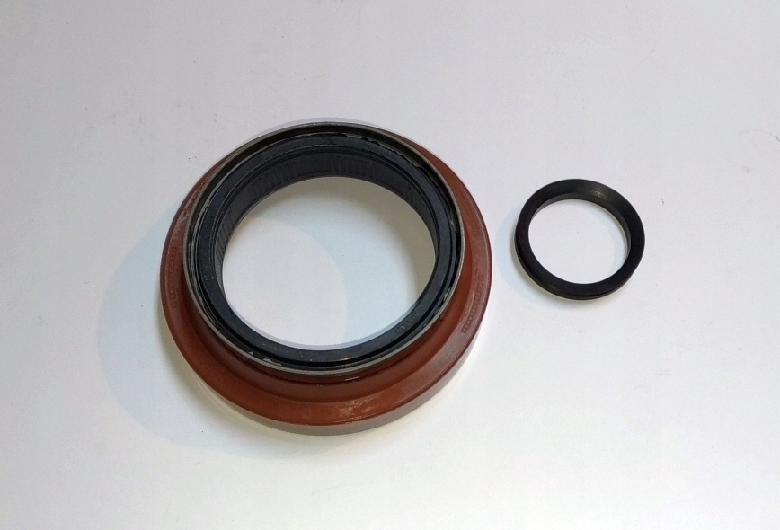 43252-F2425 - уплотнитель полуосей Nissan CABSTAR '06-