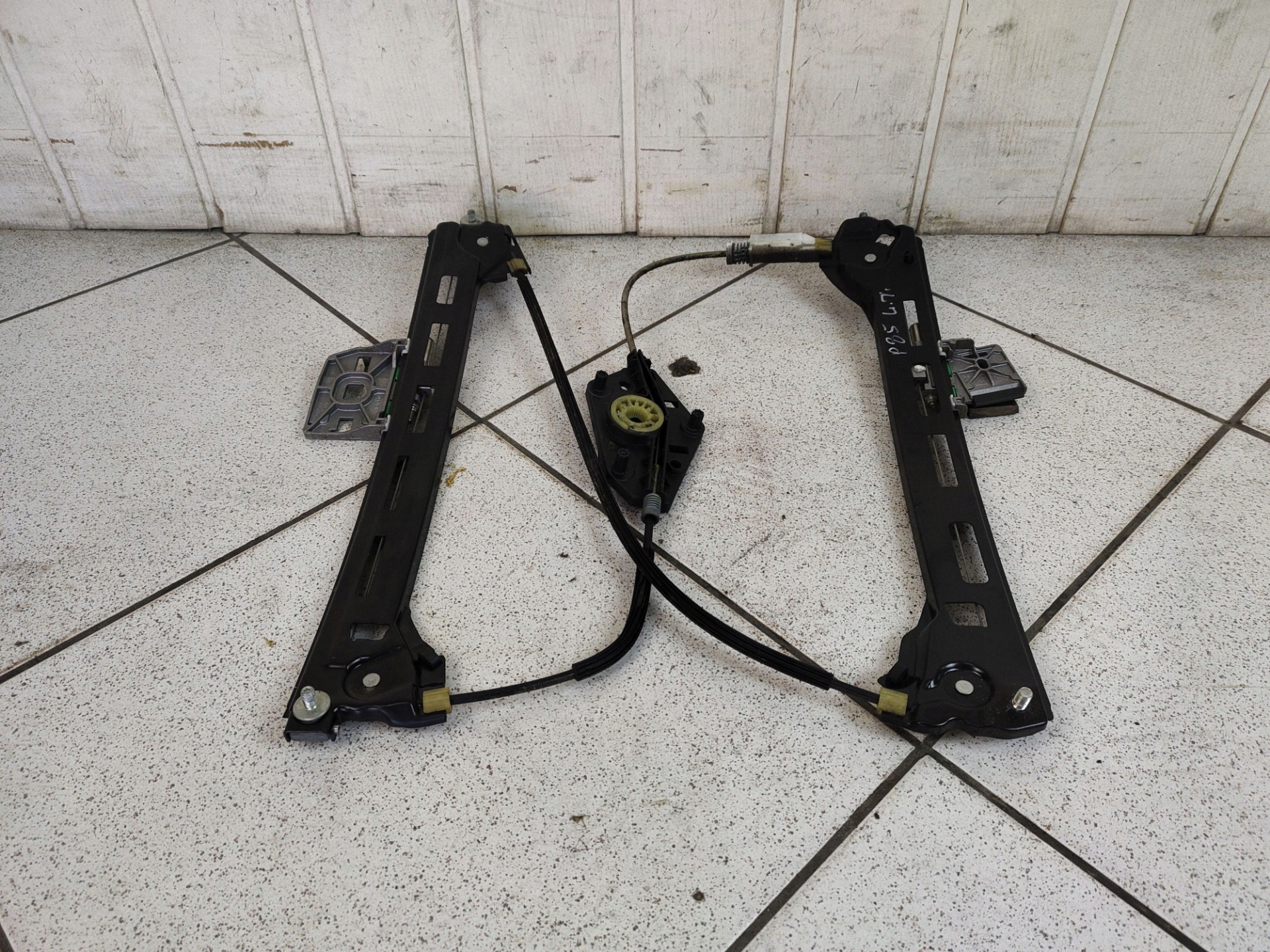 window regulator electrical rear part left side Volkswagen Passat CC 2009