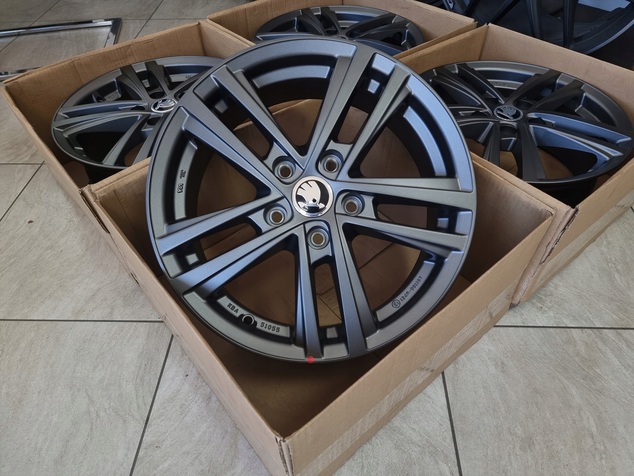 NOWE FELGI ALUMINIOWE Seat Leon Ateca VW T-Roc Skoda Karoq Octavia 16 CALI Rozstaw śrub 5x112