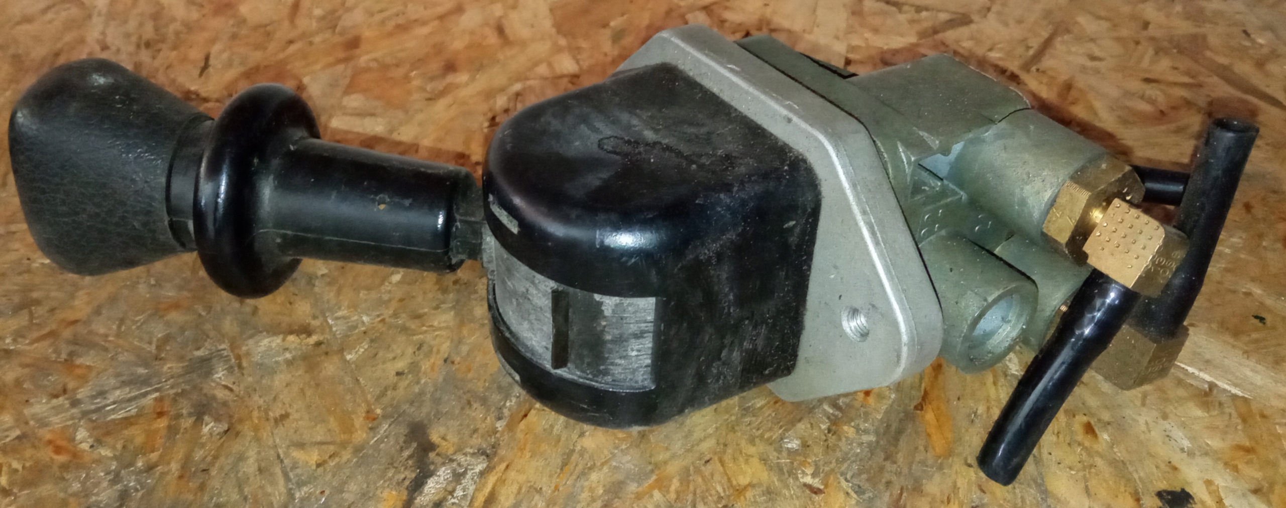 DPM92D - Клапан ручного гальма DAF CF 75 85