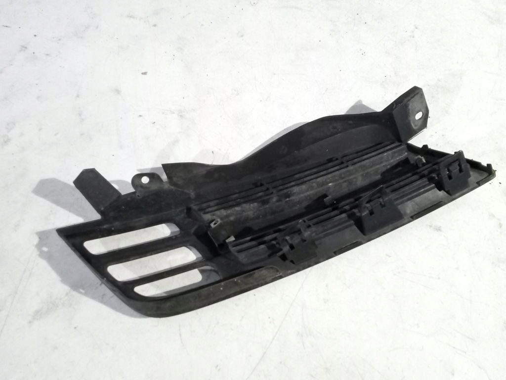 Nissan Micra K12 grill left
