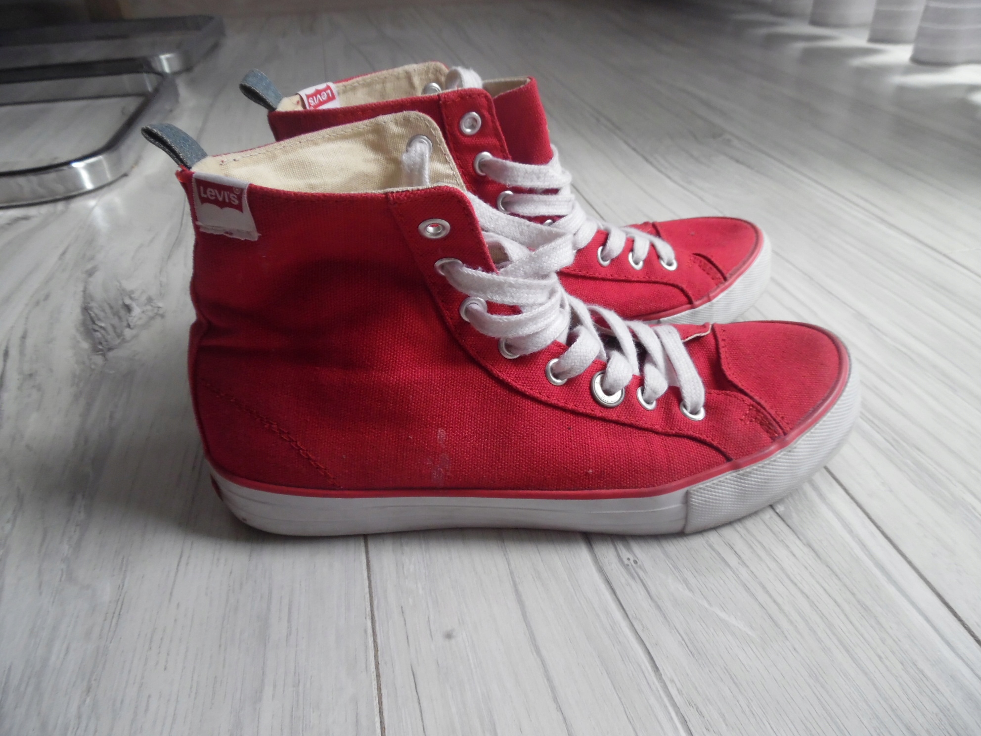 TRAMPKI LEVIS ROZ 40