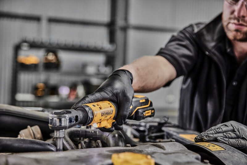 GRZECHOTKA UDAROWA AKUMULATOROWA 1/4'' XR 12V 0*AH Rodzaj klucz udarowy kątowy/grzechotka