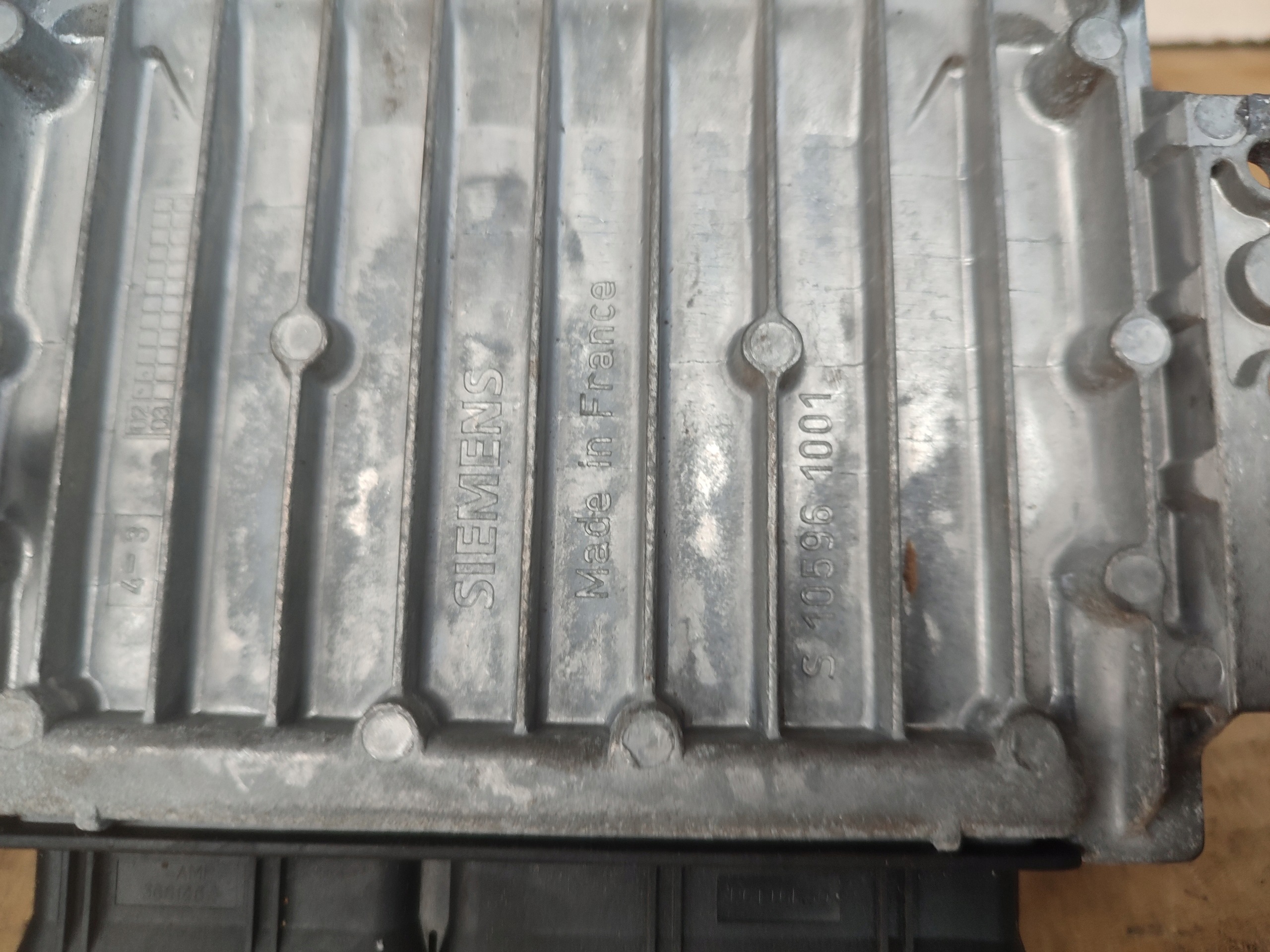 unité de commande électronique uce moteur MINI COOPER R50 1.6 7521545