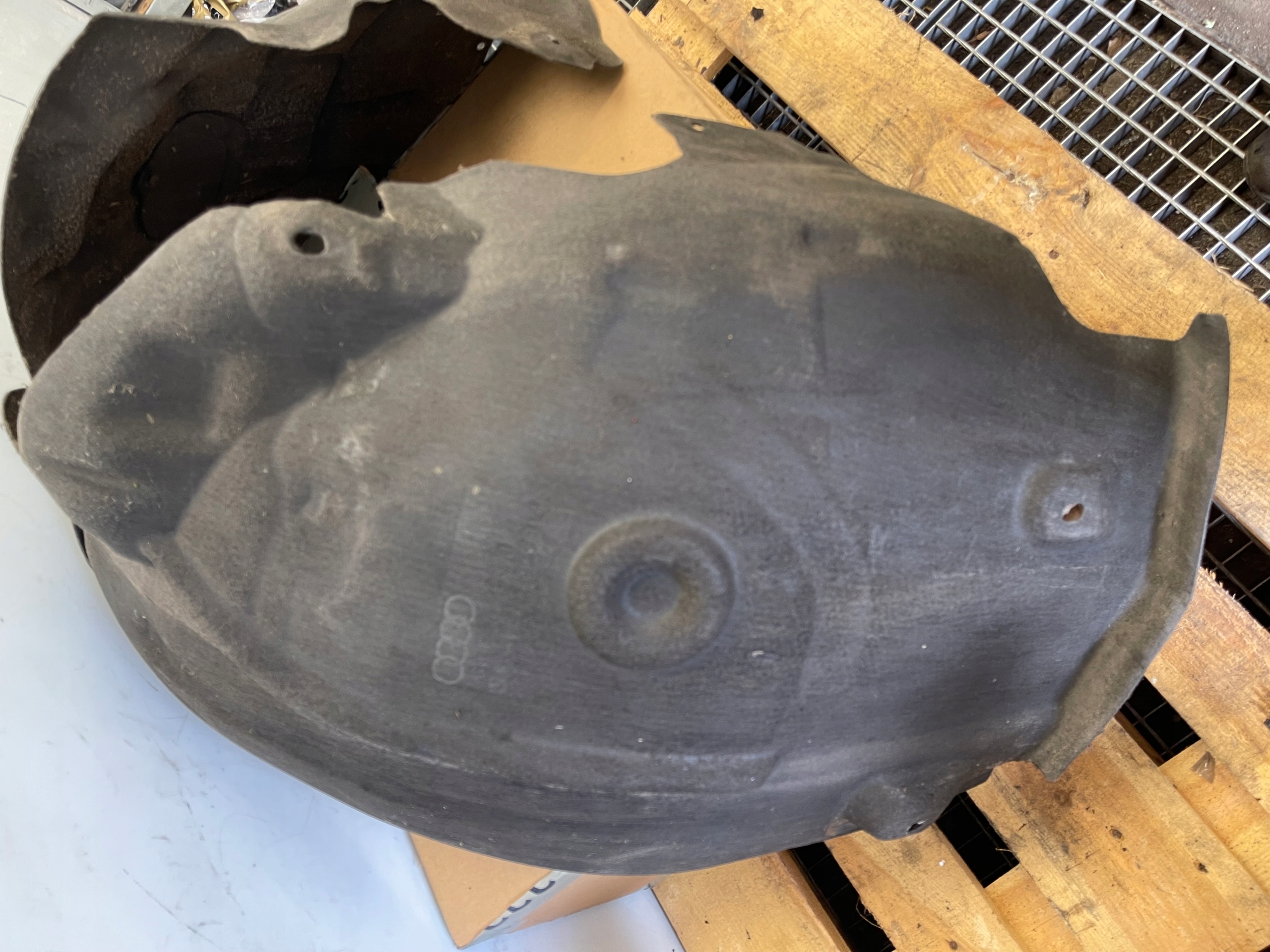 A6 C7 4G LIFT mudguard left left front front MATERIAL+ plastic SLINE