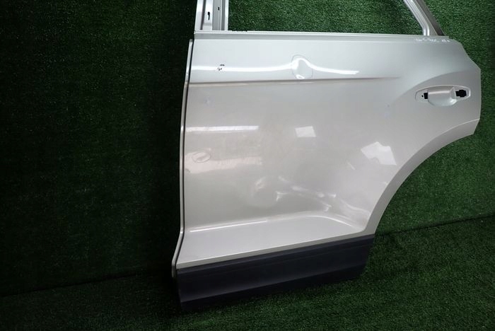 VW T-ROC TROC 17- door left rear. rear part