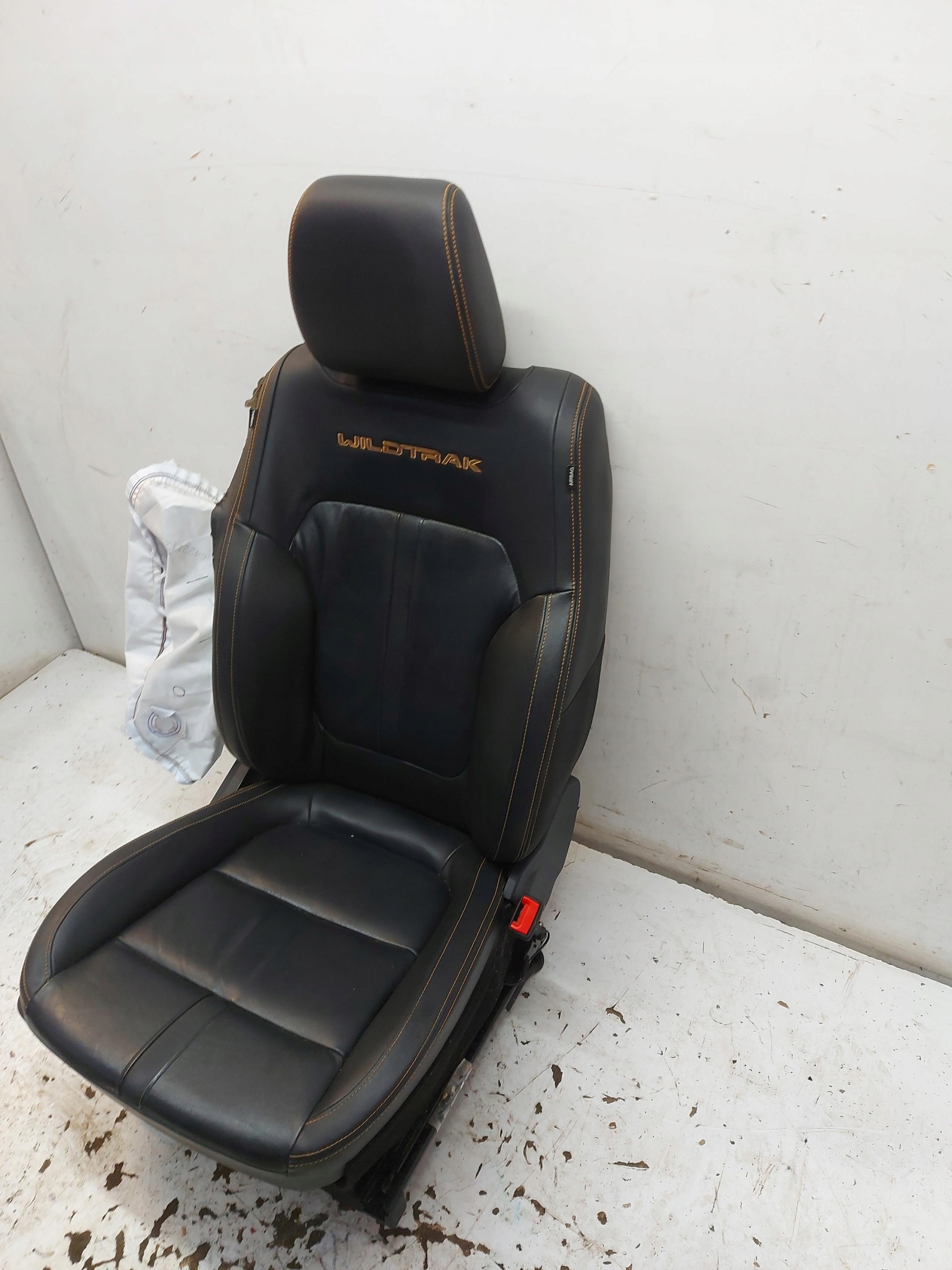 Ford Ranger VI 6 2024r KANAPY Sitze vorne heck KPL