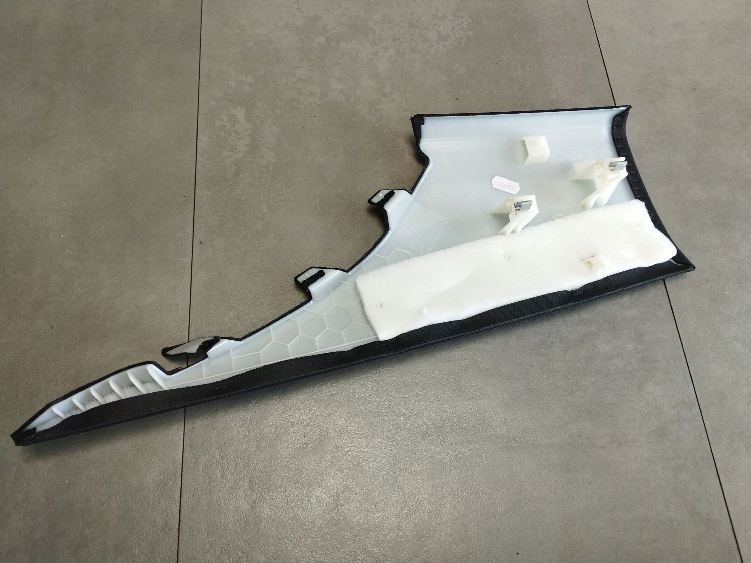 Audi A4 S4 B9 8W cover slupka B upper 8W5867245B