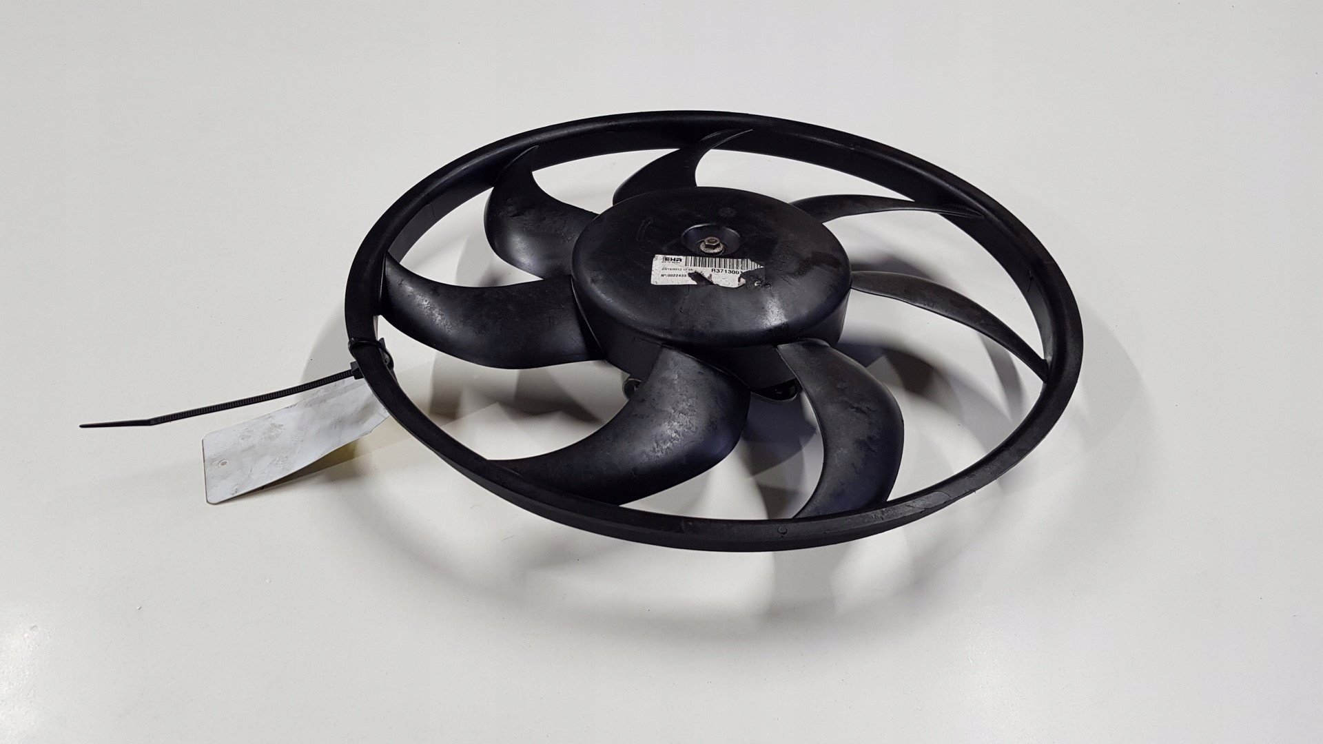 WENTYLATOR CHLODNICY WIATRAK ASTRA J 0130303338 Producent części Opel OE