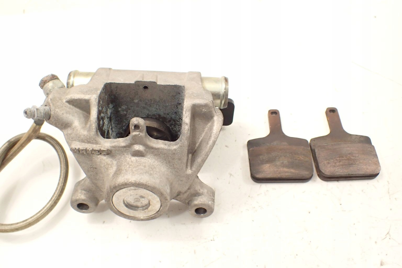 Polaris Iq 600 Widetrak Brzdový strmeň zadný