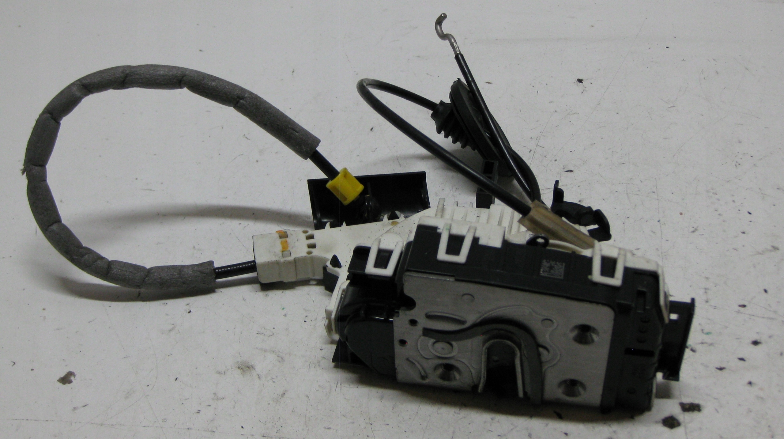 MERCEDES W207 3.0 CDI 11R lock door left front A2077603740