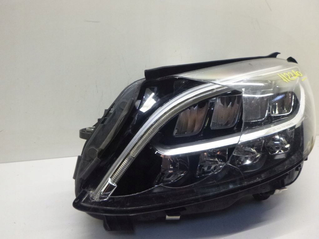 MERCEDES C KLASA W205 PERFORMANCE LED front left
