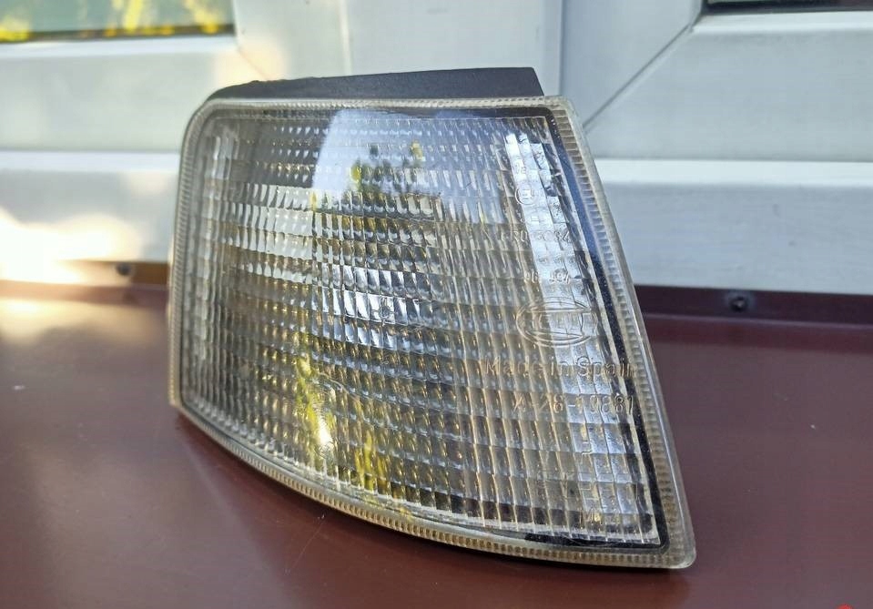 indicator SEAT TOLEDO and (1L) 1.6 and front left 961592 HELLA