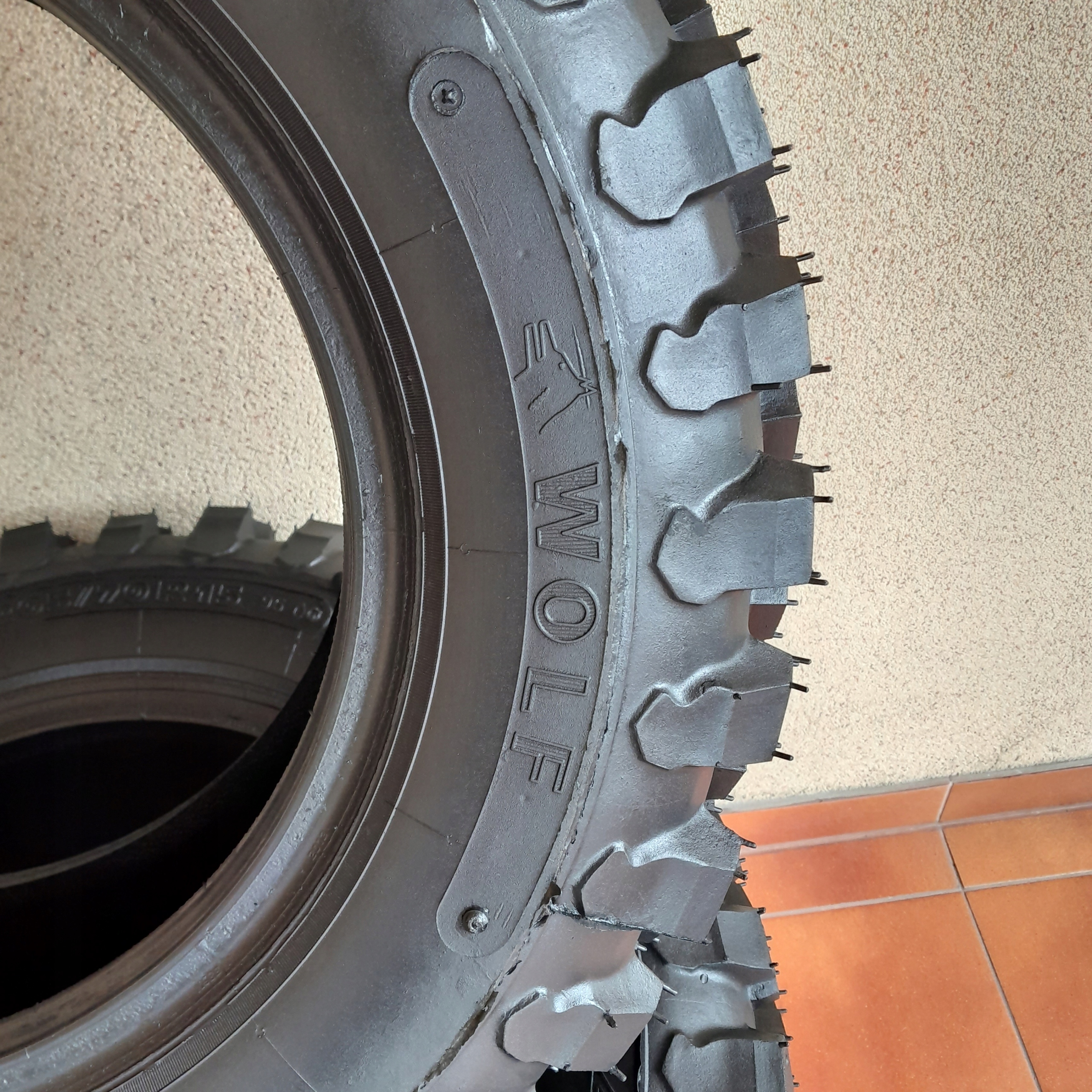 Opona bieżnikowana 205/70 R15 TERENOWA 4x4 M/T Rok produkcji 2024