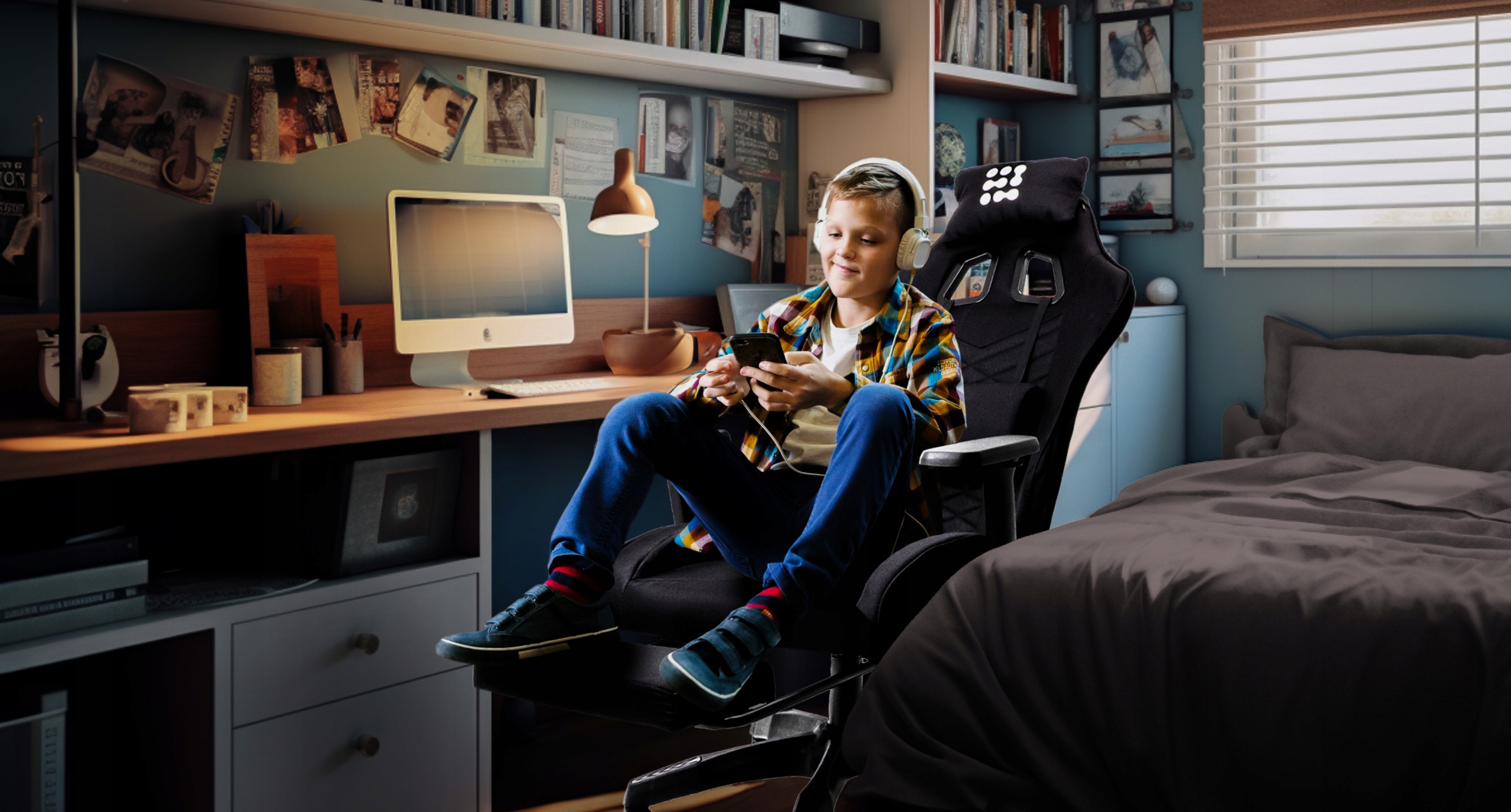 FOTEL GAMINGOWY OBROTOWY KRZESŁO GAMINGOWE DO BIURKA OBROTOWE Z PODNÓŻKIEM Kod producenta AZ-0131