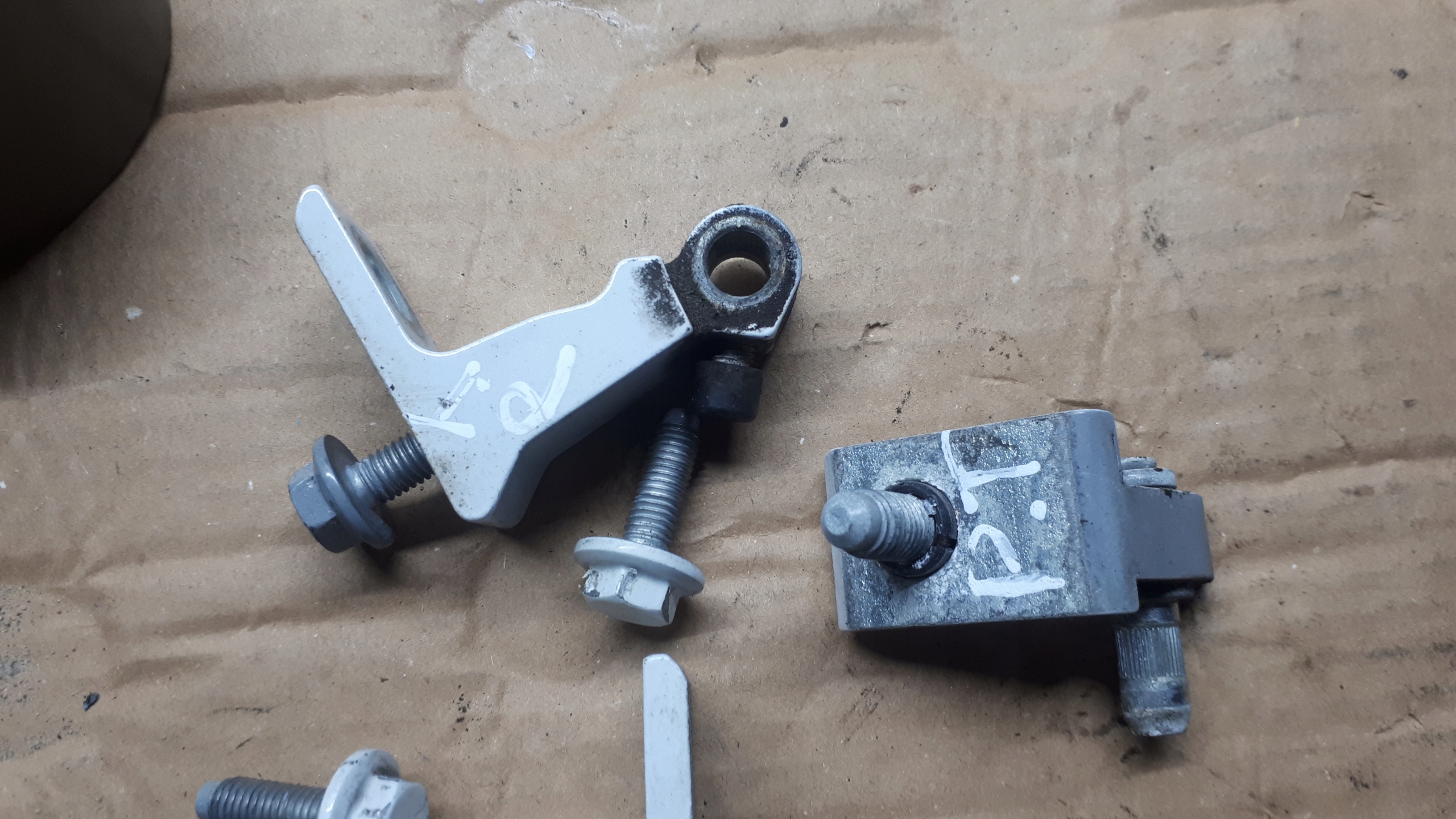 S4 B8 LIFT A4 hinge hinges door right rear part LS9R