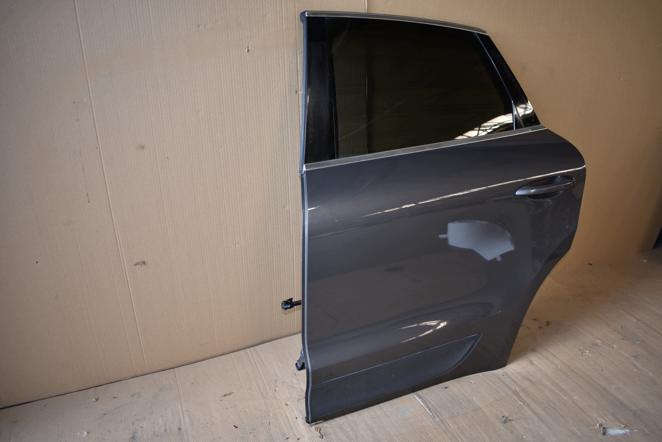 IDEALNE door rear part rear. left colour M7S PORSCHE MACAN 1