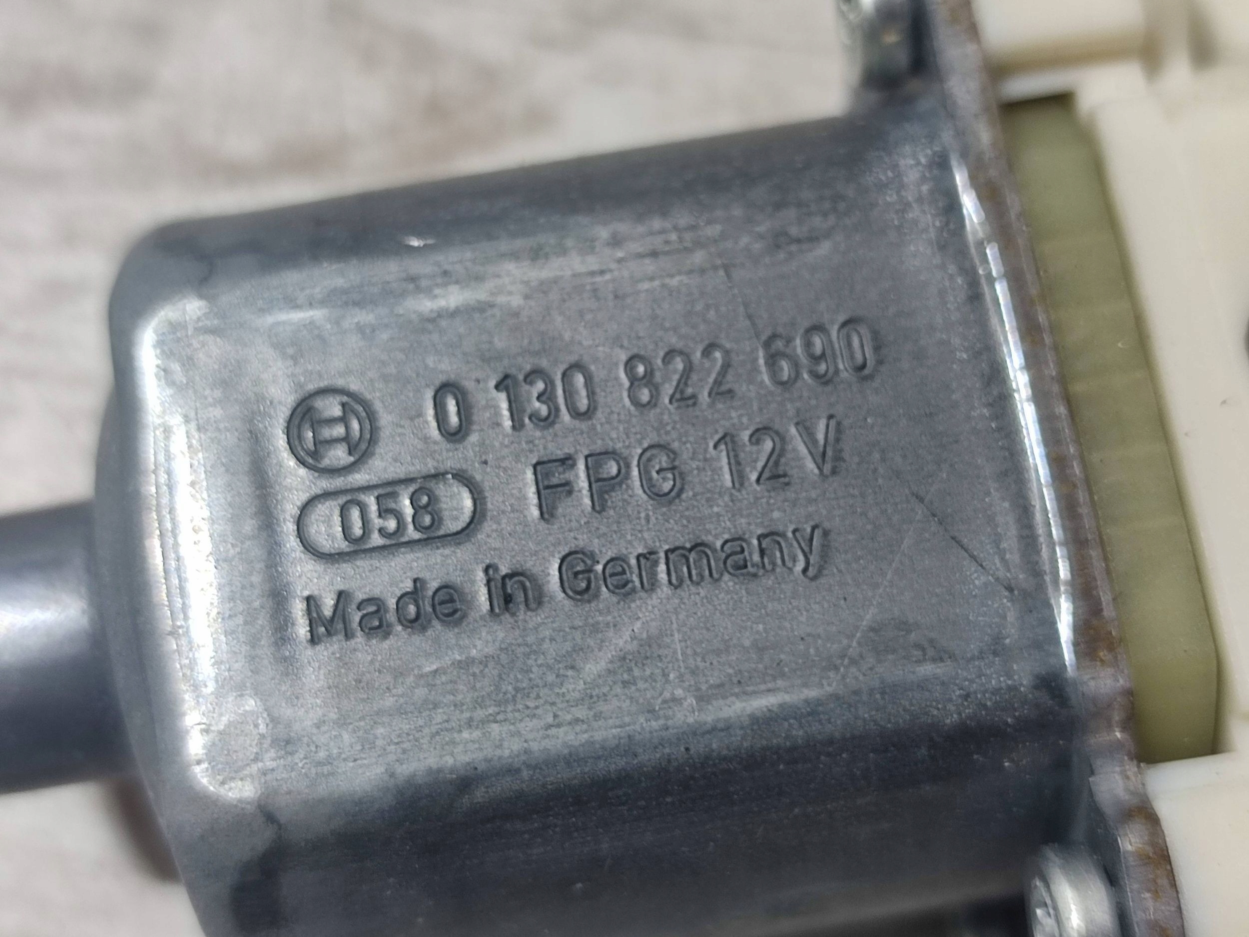Mercedes-Benz GLA W156 2015 front left engine regulatora windows door