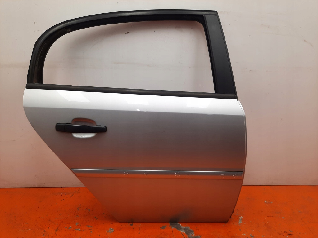 OPEL VECTRA C 02-05 DRZWI TYŁ TYLNE PRAWE Z157