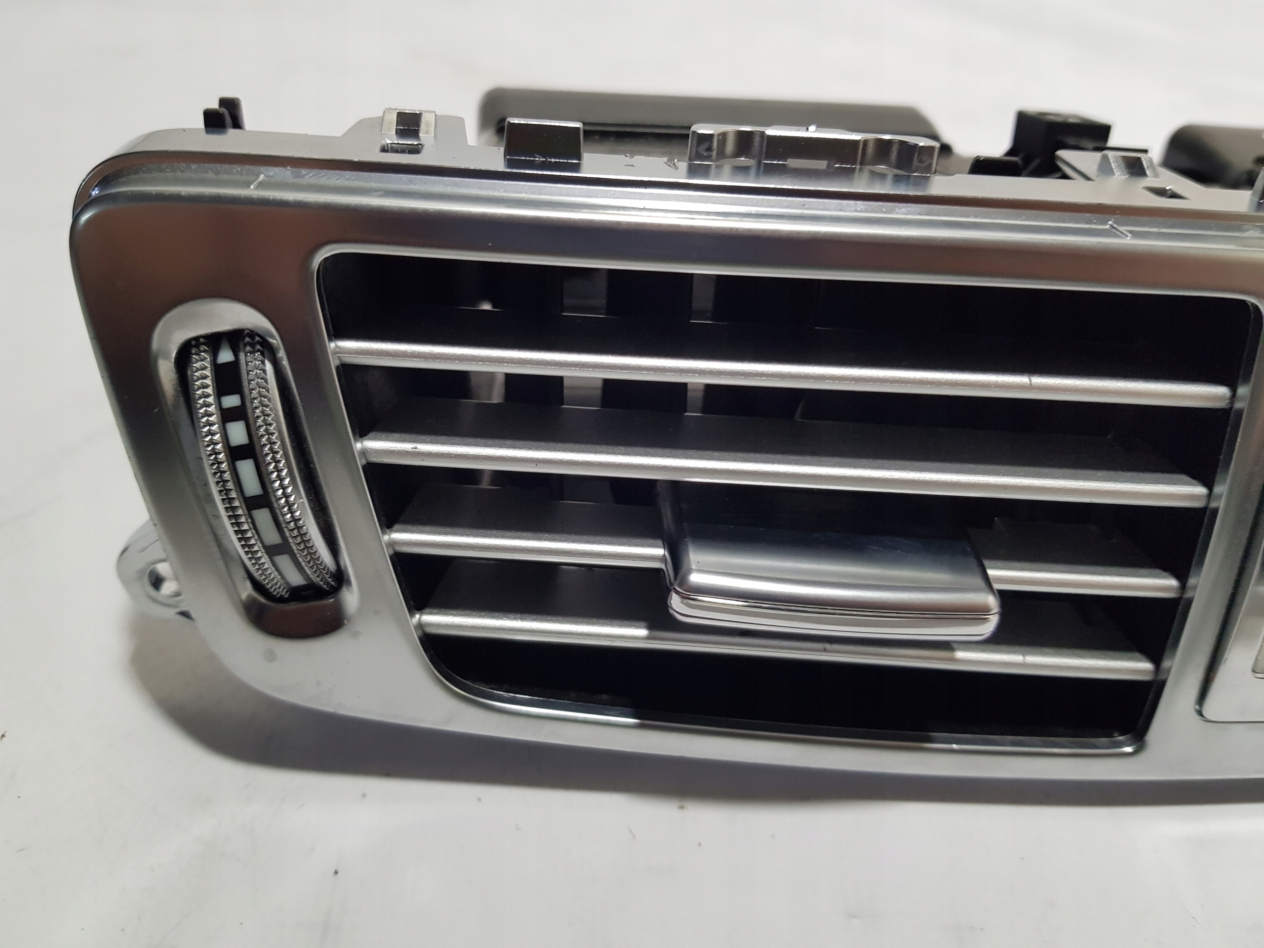 central grid KRATKI air conditioning devices MERCEDES CLS W218 clock