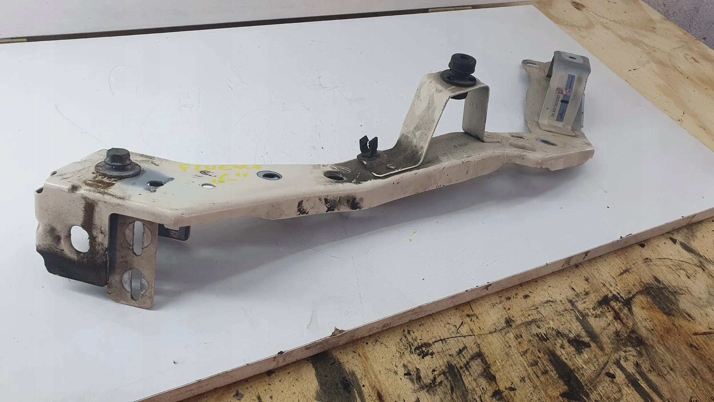 Renault Fluence Lift support bracket holder lights lewej przedniej okular