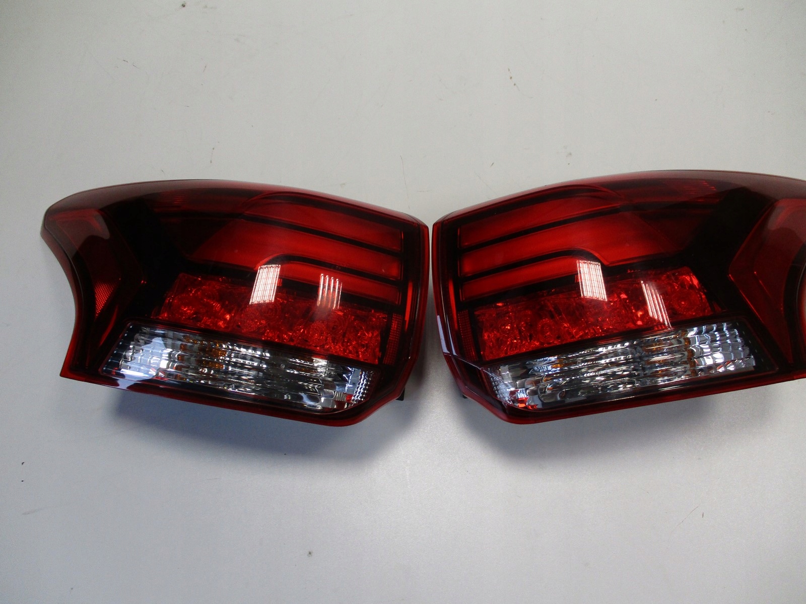light rear part MITSUBISHI OUTLANDER III LIFT LED right left