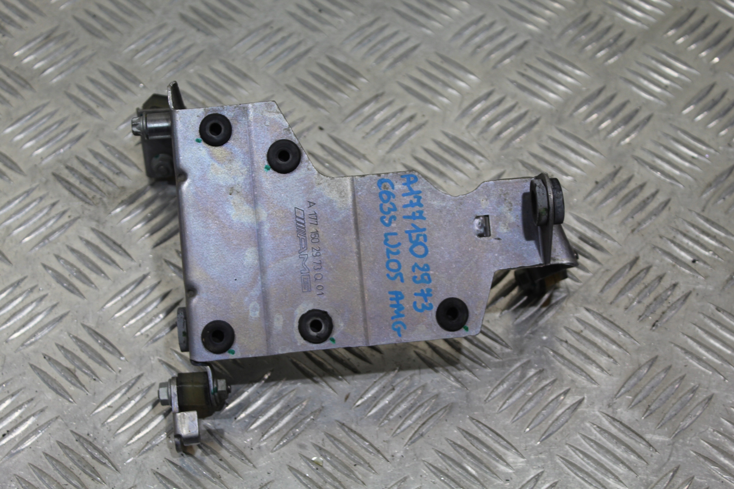 Лапа кронштейн C-Клас W205 C63 - s AMG A1771502973